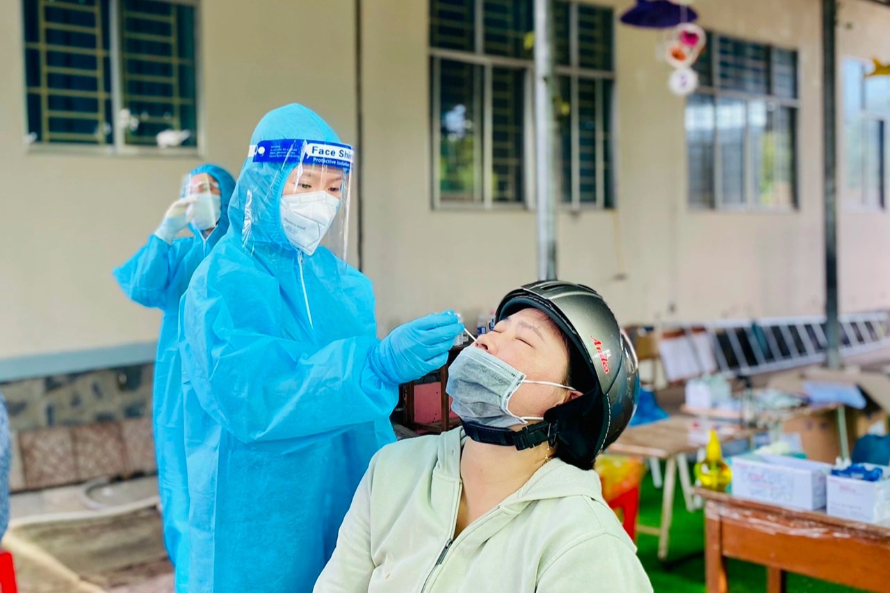 Bức thư cảm động của nữ sinh Cần Thơ gửi ba mẹ khi đang truy F0 - 1