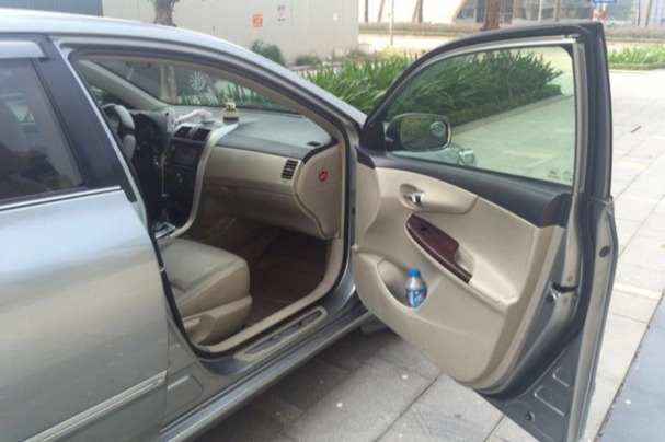 Hình ảnh ghế ô tô mốc trắng vì để lâu ngày khiến nhiều chủ xe giật mình - 3