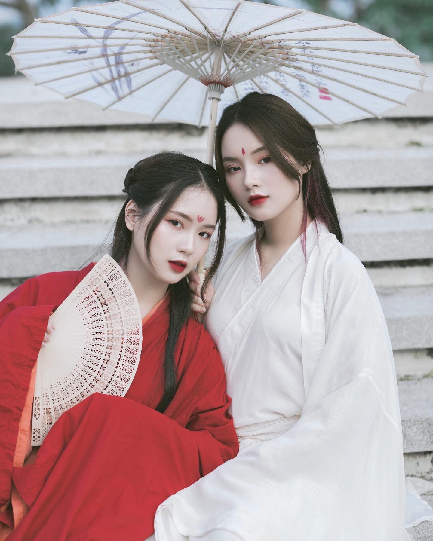 Cặp chị em song sinh Hằng - Nga nổi tiếng ở Đại học Thương mại - 14