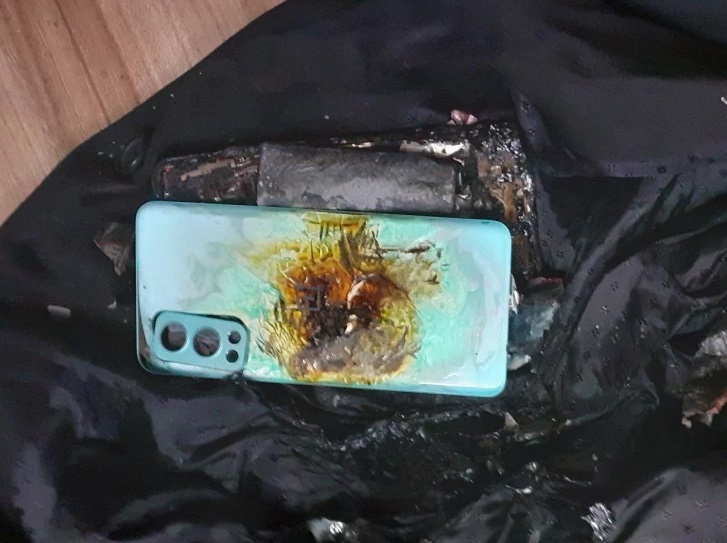 Mới mua hơn 2 tuần, smartphone bất ngờ phát nổ khiến chủ nhân bị thương - 2