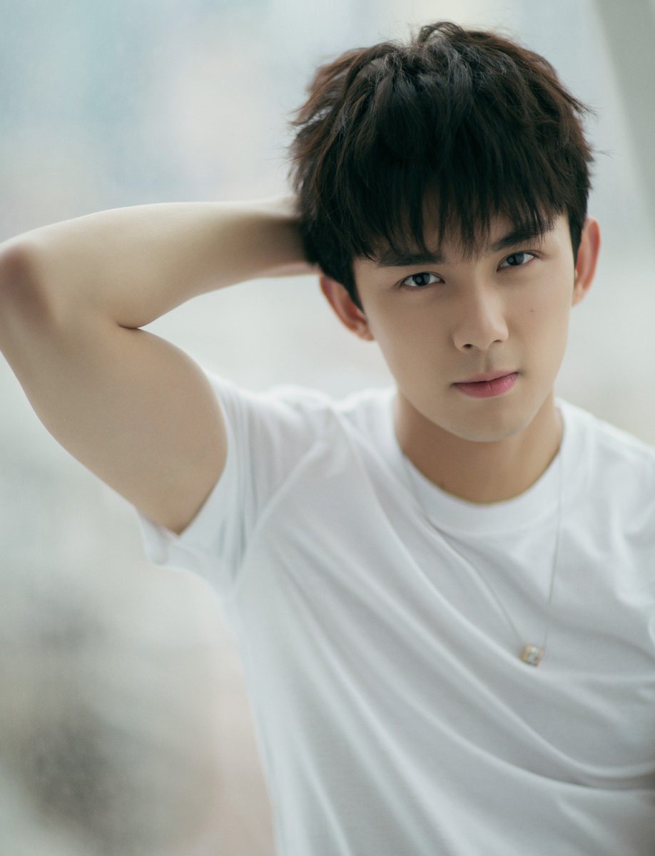 Na Tra xinh trai một thời lột xác thành mỹ nam sáu múi và tài năng - 2