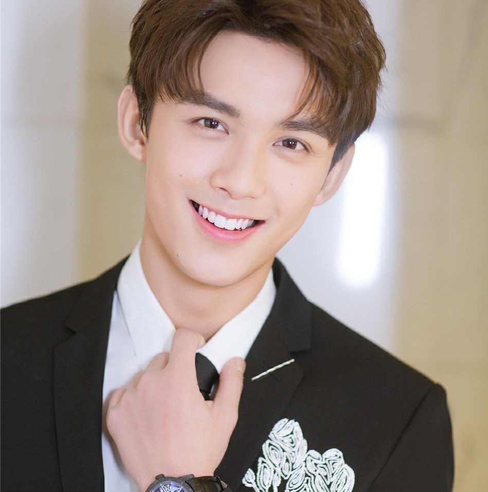 Na Tra xinh trai một thời lột xác thành mỹ nam sáu múi và tài năng - 5