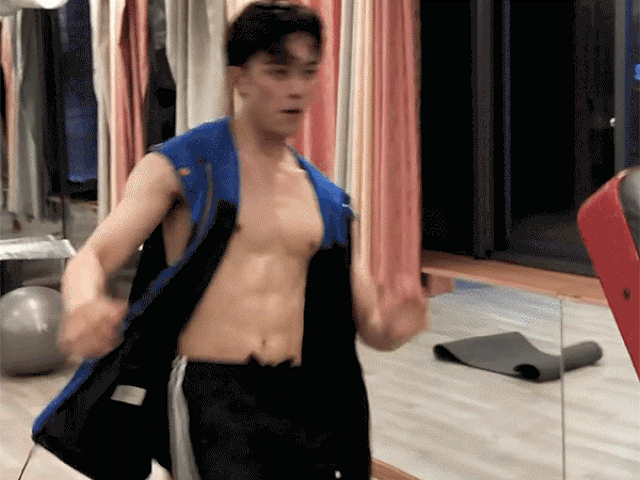 Na Tra xinh trai một thời lột xác thành mỹ nam sáu múi và tài năng - 10