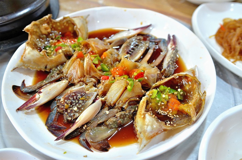 Cua sống ngâm tương: Đặc sản xứ Hàn khiến nhiều du khách hoảng hồn - 1