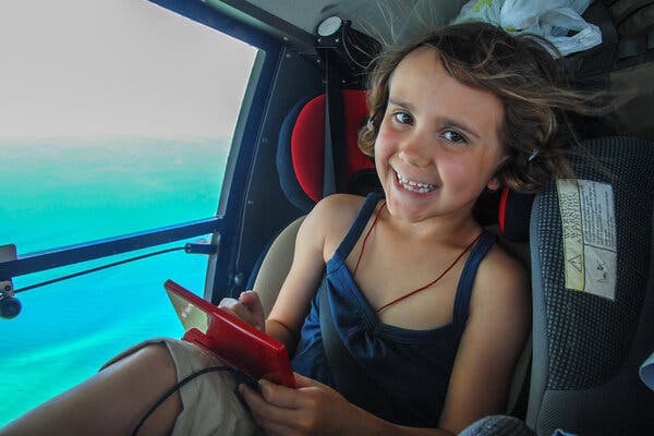 Cô gái 19 tuổi tự lái máy bay, một mình vòng quanh thế giới - 4
