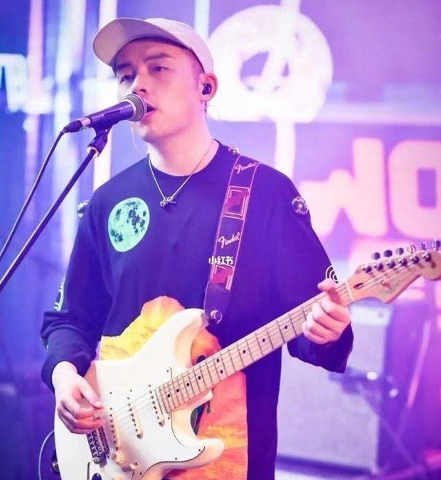 Châu Tấn bị bắt gặp hò hẹn với ca sĩ kém 13 tuổi? - 3