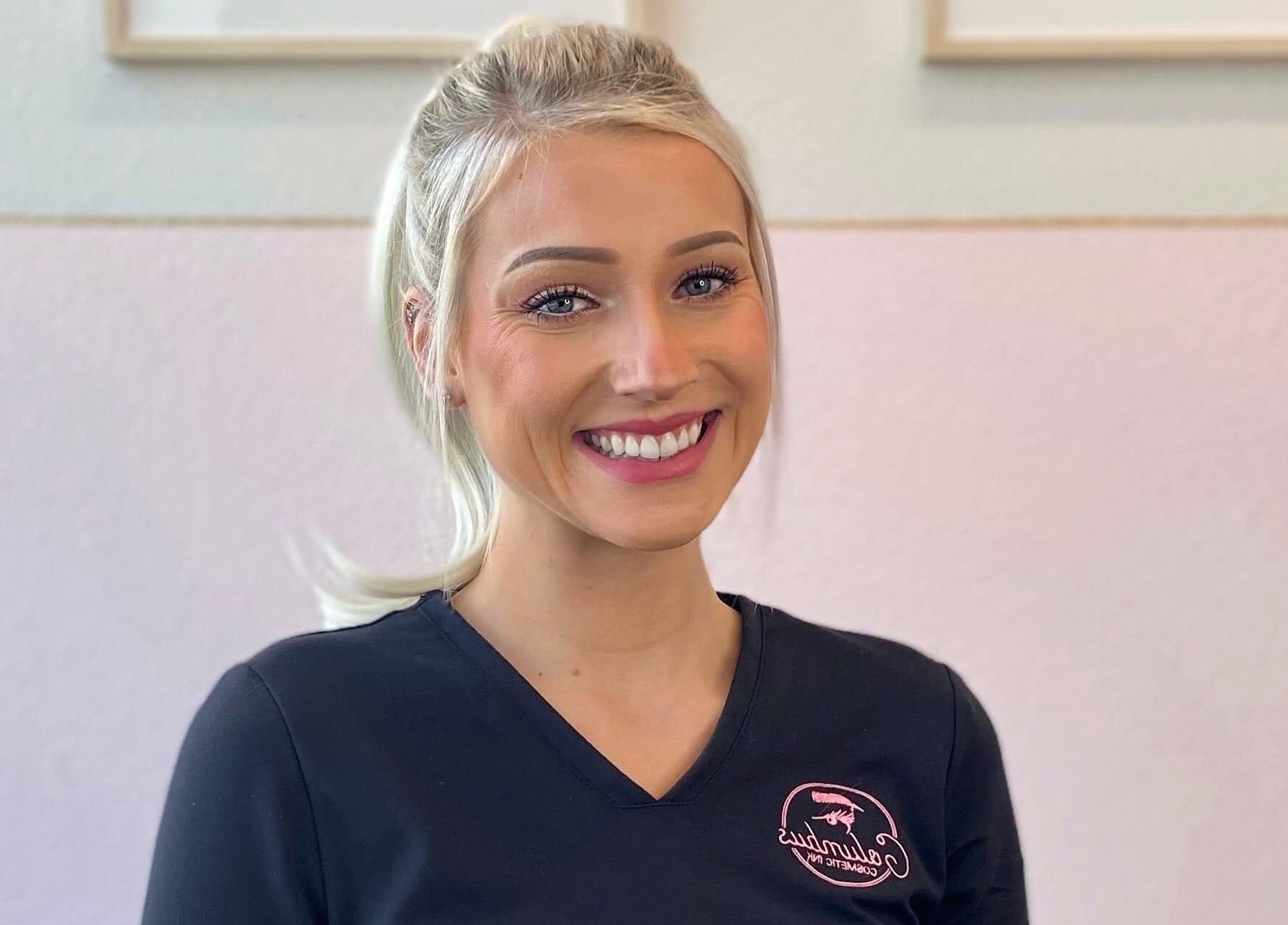 Bí quyết kiếm 7.000 USD/tháng chỉ bằng nghề tay trái của cô gái 25 tuổi - 1