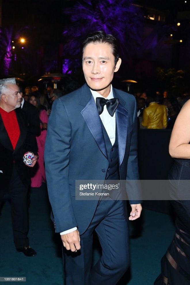 Lee Jung Jae của Trò chơi con mực đẹp đôi bên bạn gái tài phiệt tại Mỹ - 7