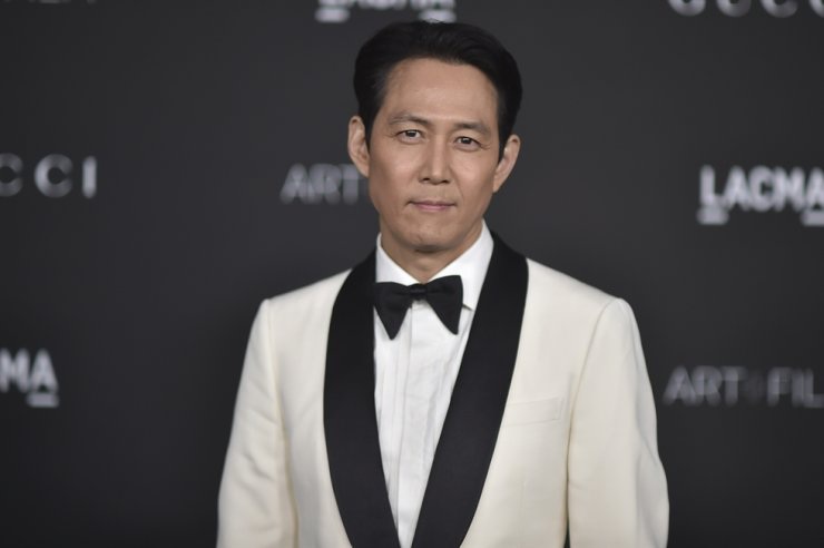 Lee Jung Jae của Trò chơi con mực đẹp đôi bên bạn gái tài phiệt tại Mỹ - 2
