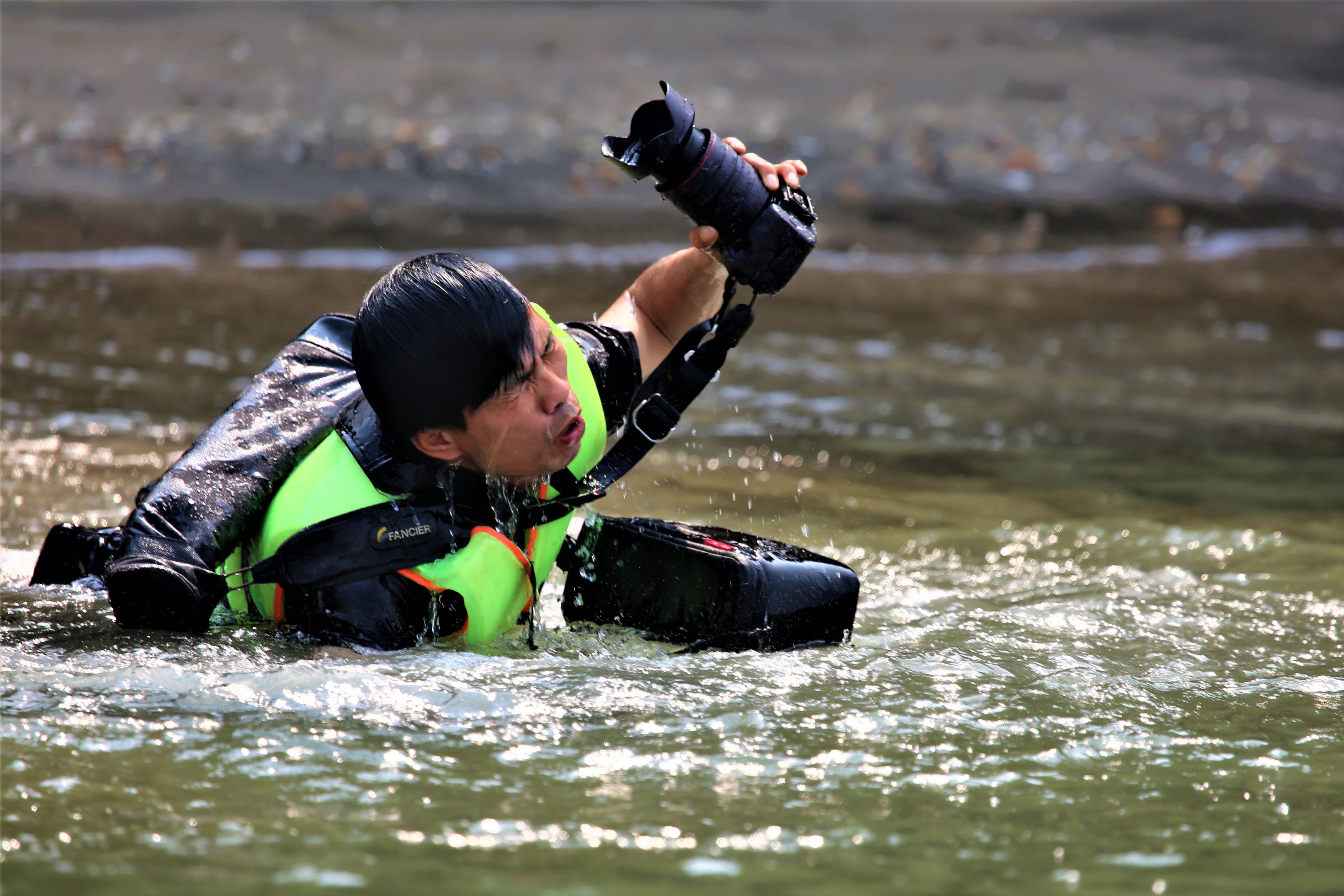 Những người ngắm đời qua khe hẹp, kiếm tiền triệu mỗi ngày - 6