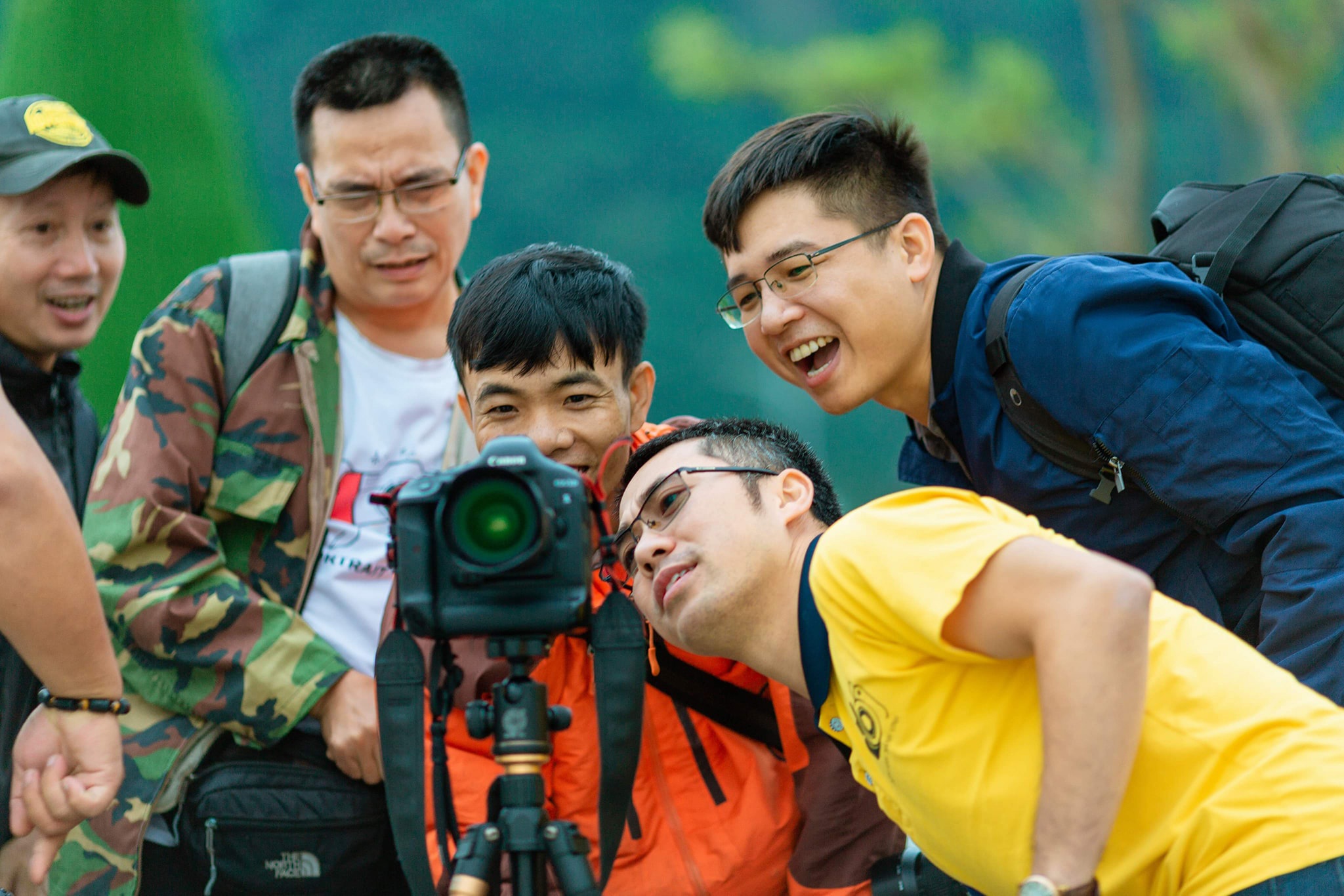 Những người ngắm đời qua khe hẹp, kiếm tiền triệu mỗi ngày - 3