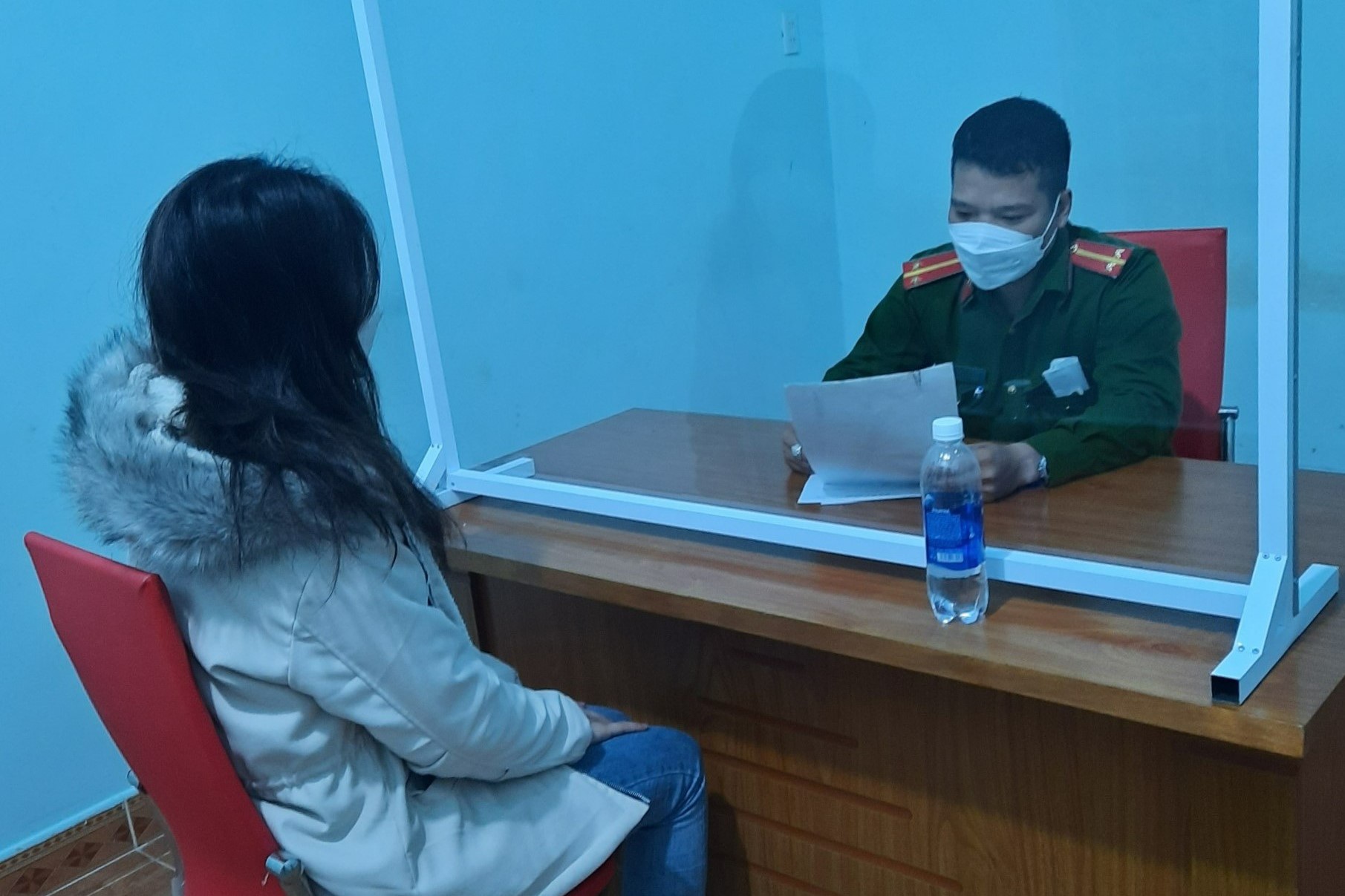 Khởi tố, bắt tạm giam 5 đối tượng hành hung nữ sinh trong ngày tiêm vaccine - 1