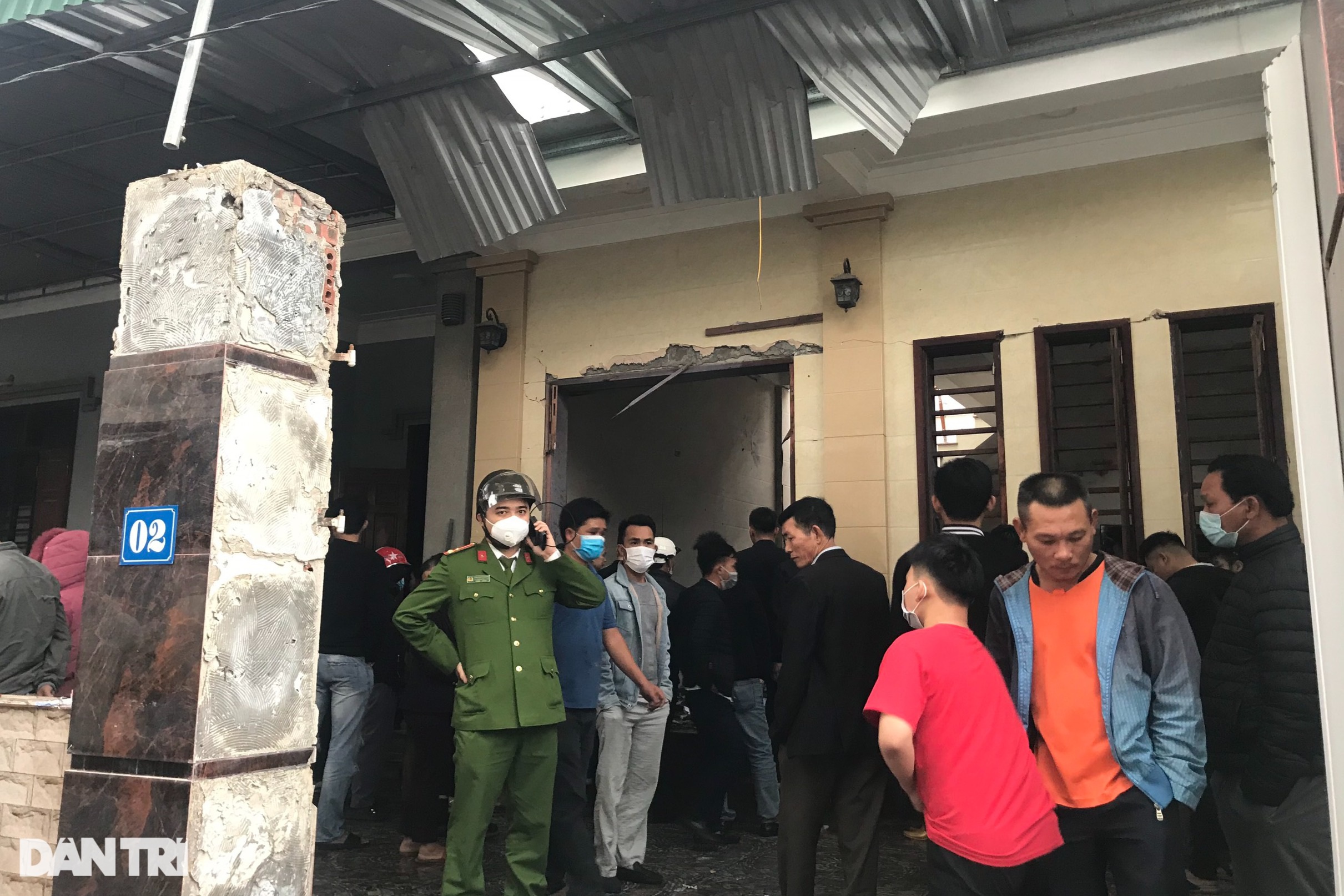 Sau tiếng nổ như bom, một người nhập viện, ngôi nhà 2 tầng vỡ toác - 6