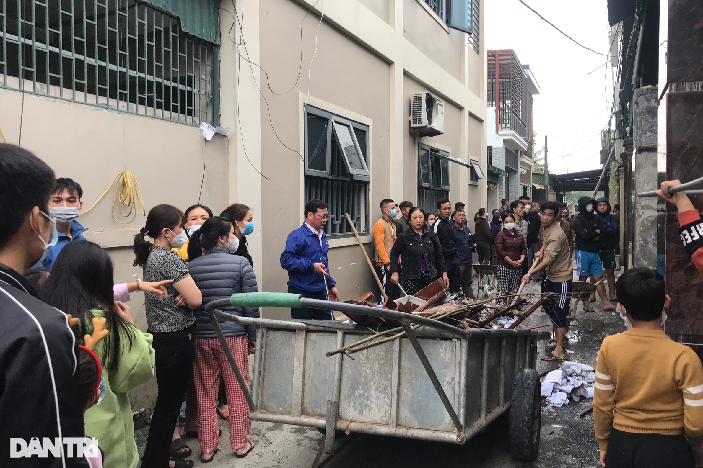 Sau tiếng nổ như bom, một người nhập viện, ngôi nhà 2 tầng vỡ toác - 8