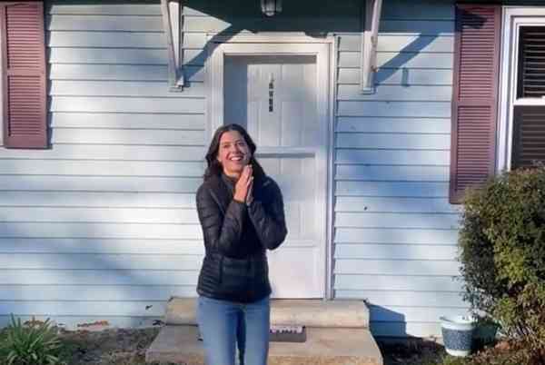 Cô gái đổi chiếc cặp tóc 220 đồng lấy ngôi nhà giá gần 2 tỷ đồng - 2