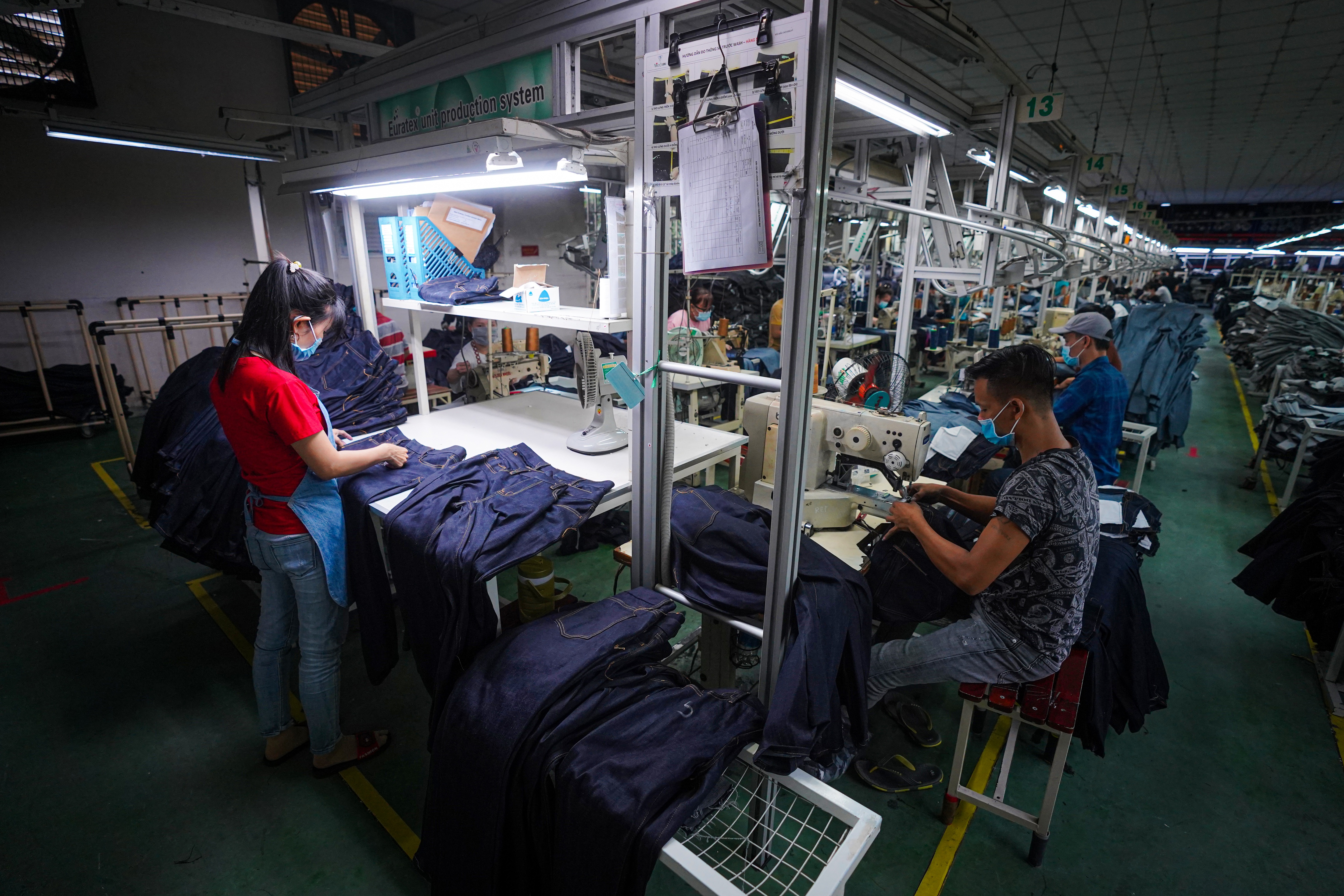 Thưởng Tết dự báo mức cao trên 1,1 tỷ đồng thuộc ngành dược, bất động sản - 1