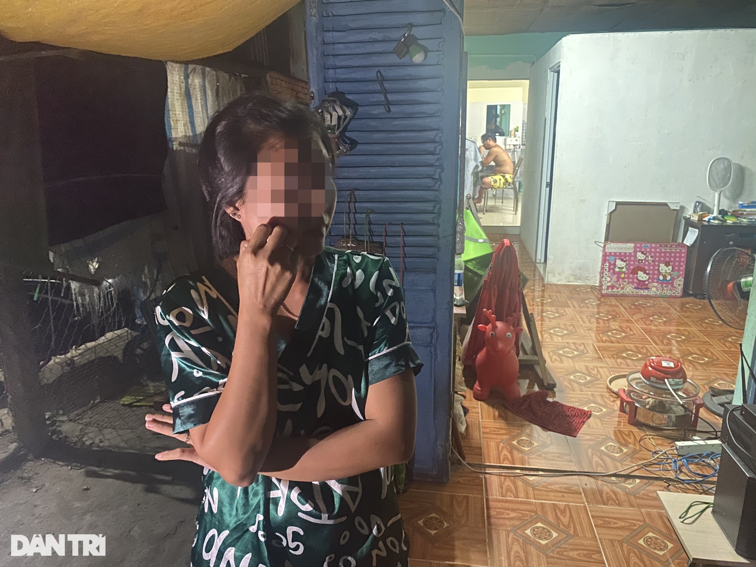 Nghe đồn Tịnh thất Bồng Lai có mật đạo, YouTuber cố bám trụ xuyên đêm - 4