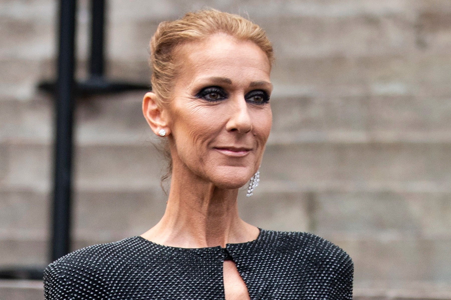Celine Dion liên tiếp gặp vấn đề sức khỏe, khiến fan lo lắng cầu nguyện