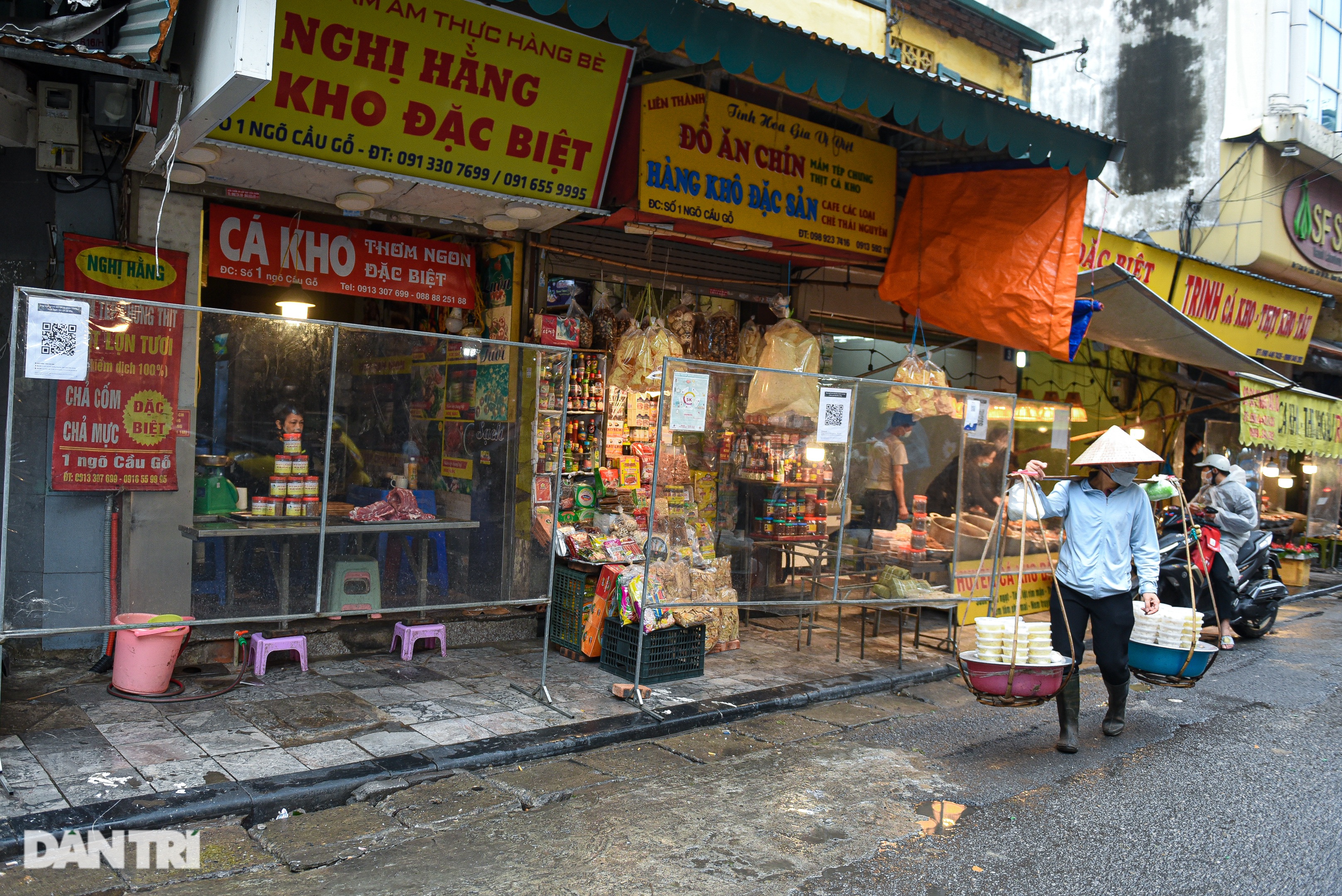 Tiểu thương chợ nhà giàu Hà Nội kêu ế không bán được hàng thì mất Tết - 2