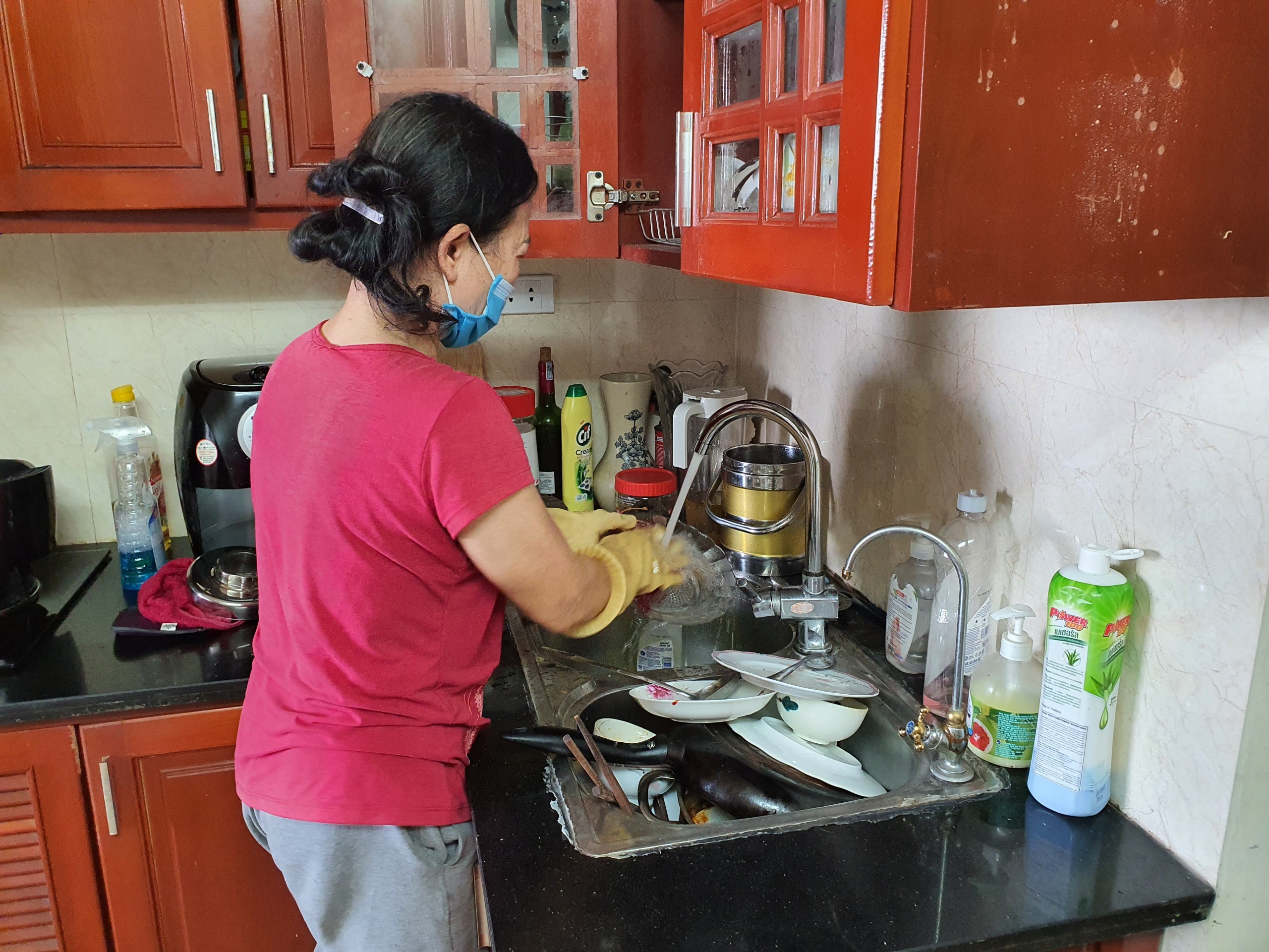 Giúp việc dư giả hơn chủ nhà, không nhận lương hàng tháng - 1