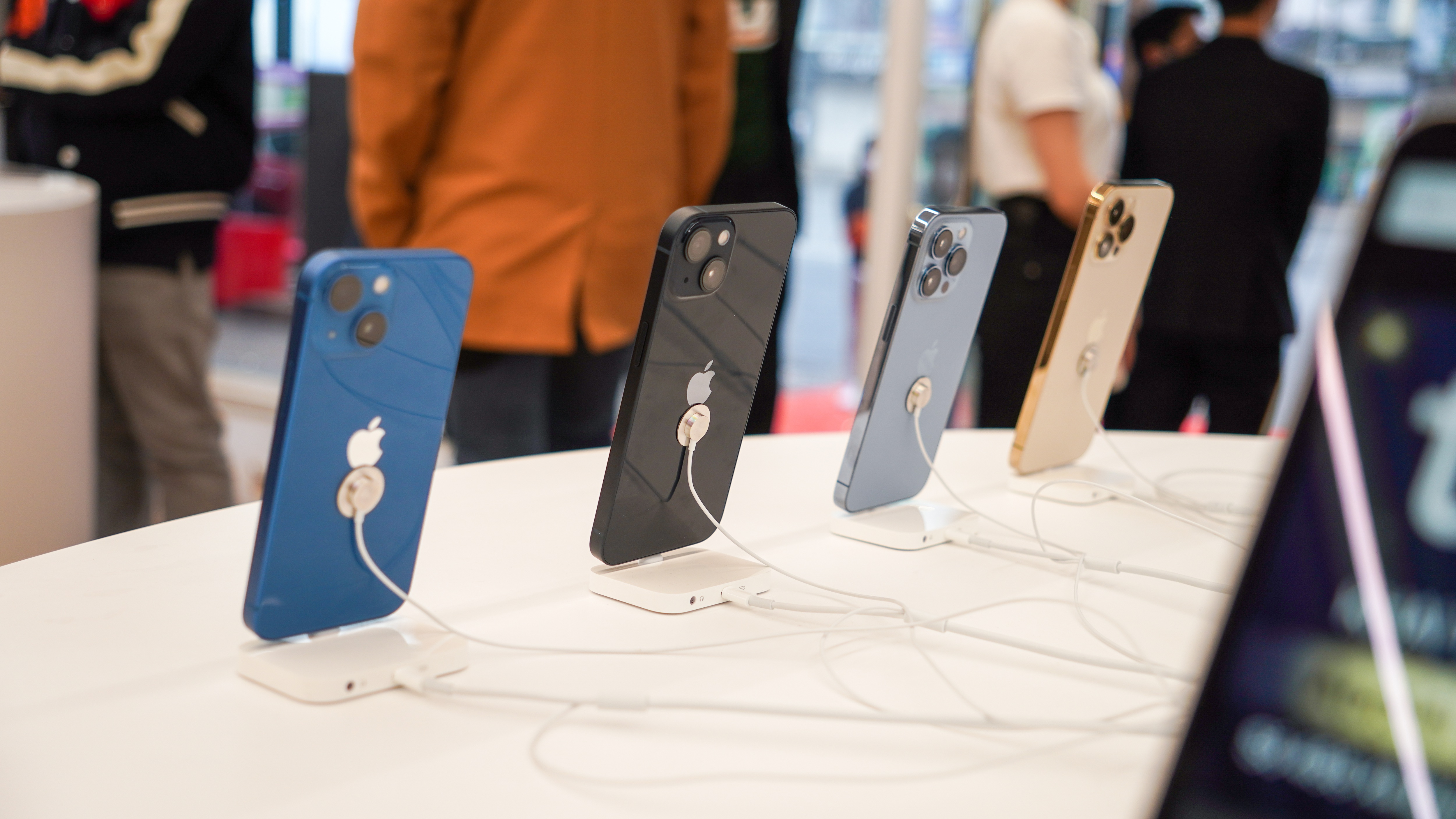 iPhone 13, Galaxy S21 giảm giá tiền triệu sau Tết - 1