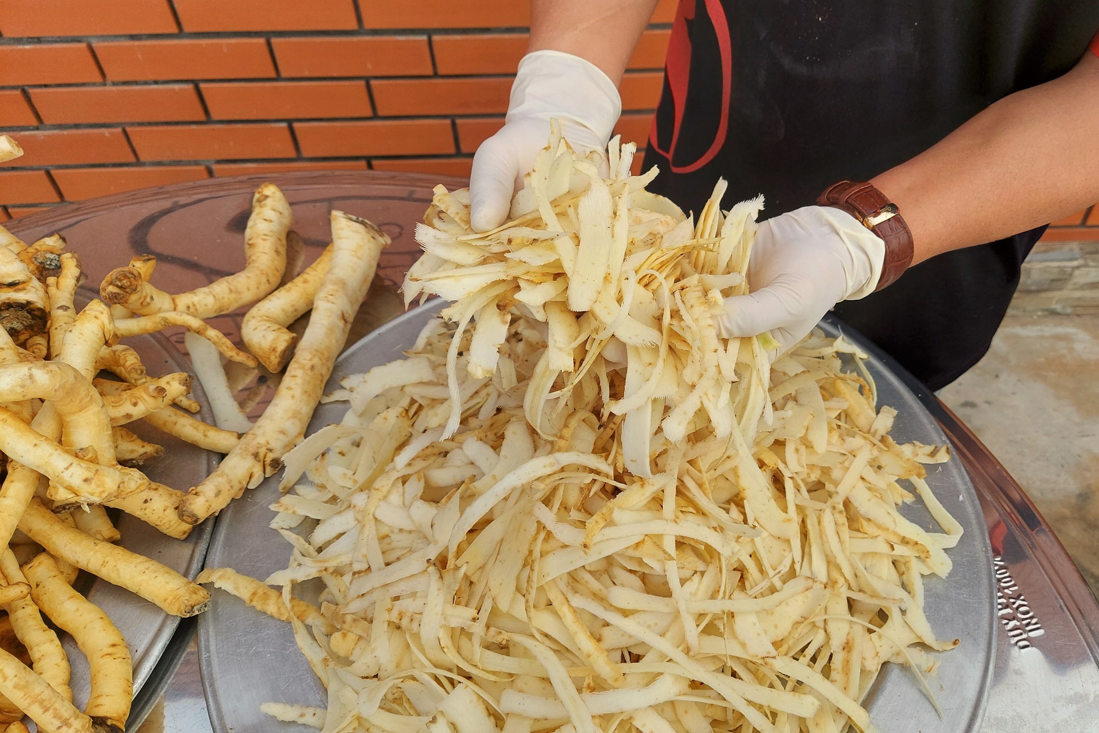 Làm mứt từ nhân sâm người nghèo bán mỏi tay ngày giáp Tết - 4