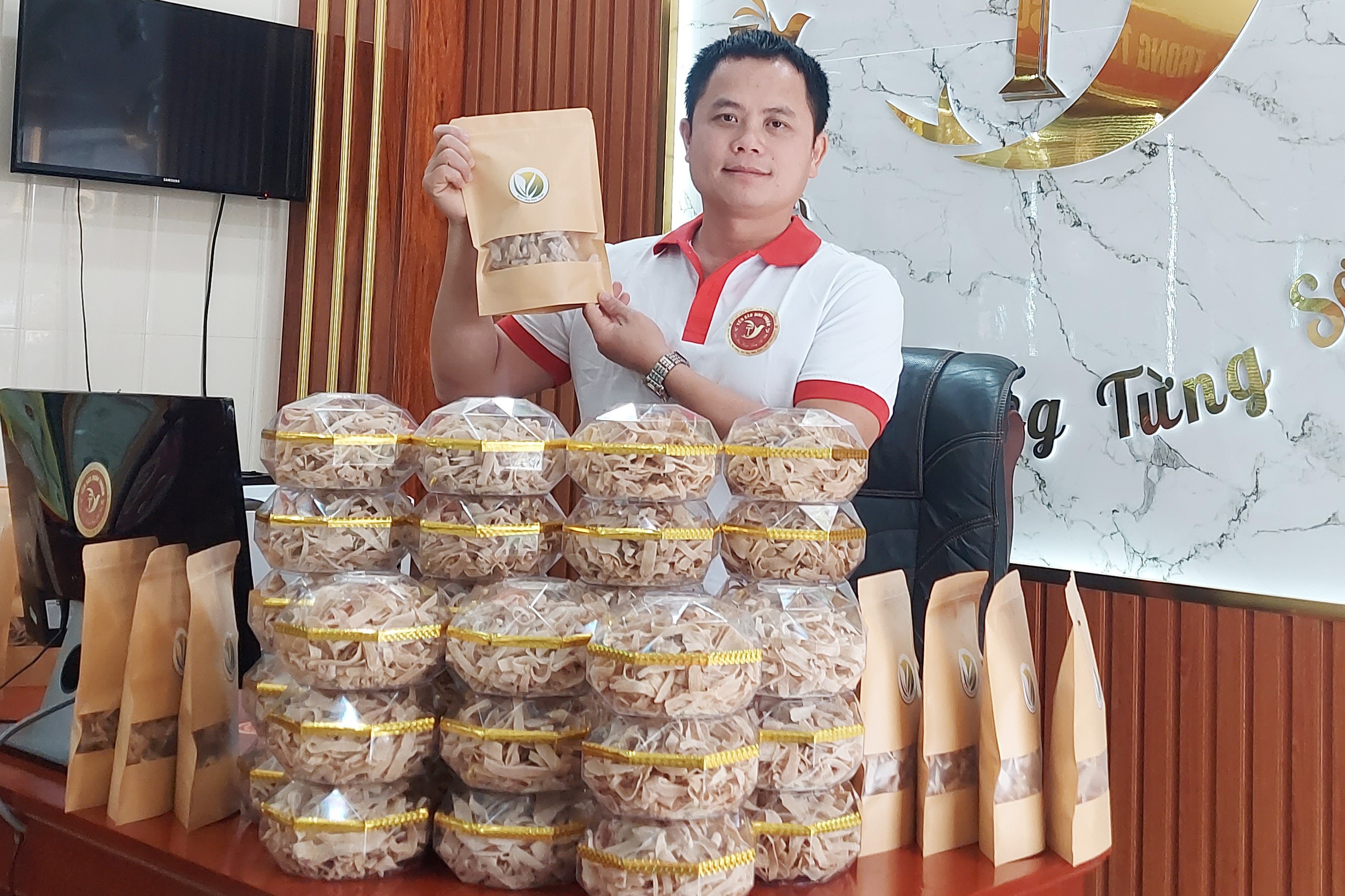 Làm mứt từ nhân sâm người nghèo bán mỏi tay ngày giáp Tết - 6