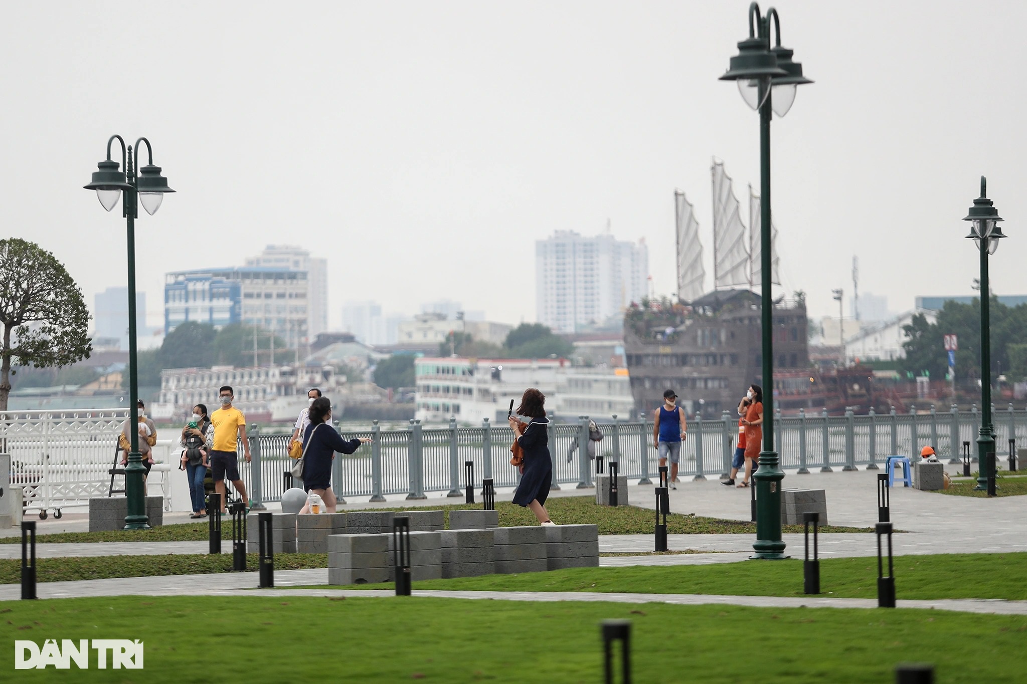 Diện mạo mới công viên bến Bạch Đằng, điểm ngắm sông Sài Gòn đẹp nhất TPHCM - 2