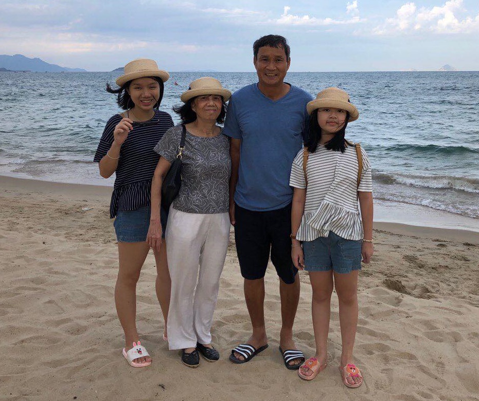 Người vợ tào khang kín tiếng đứng sau thành công của HLV Mai Đức Chung - 5