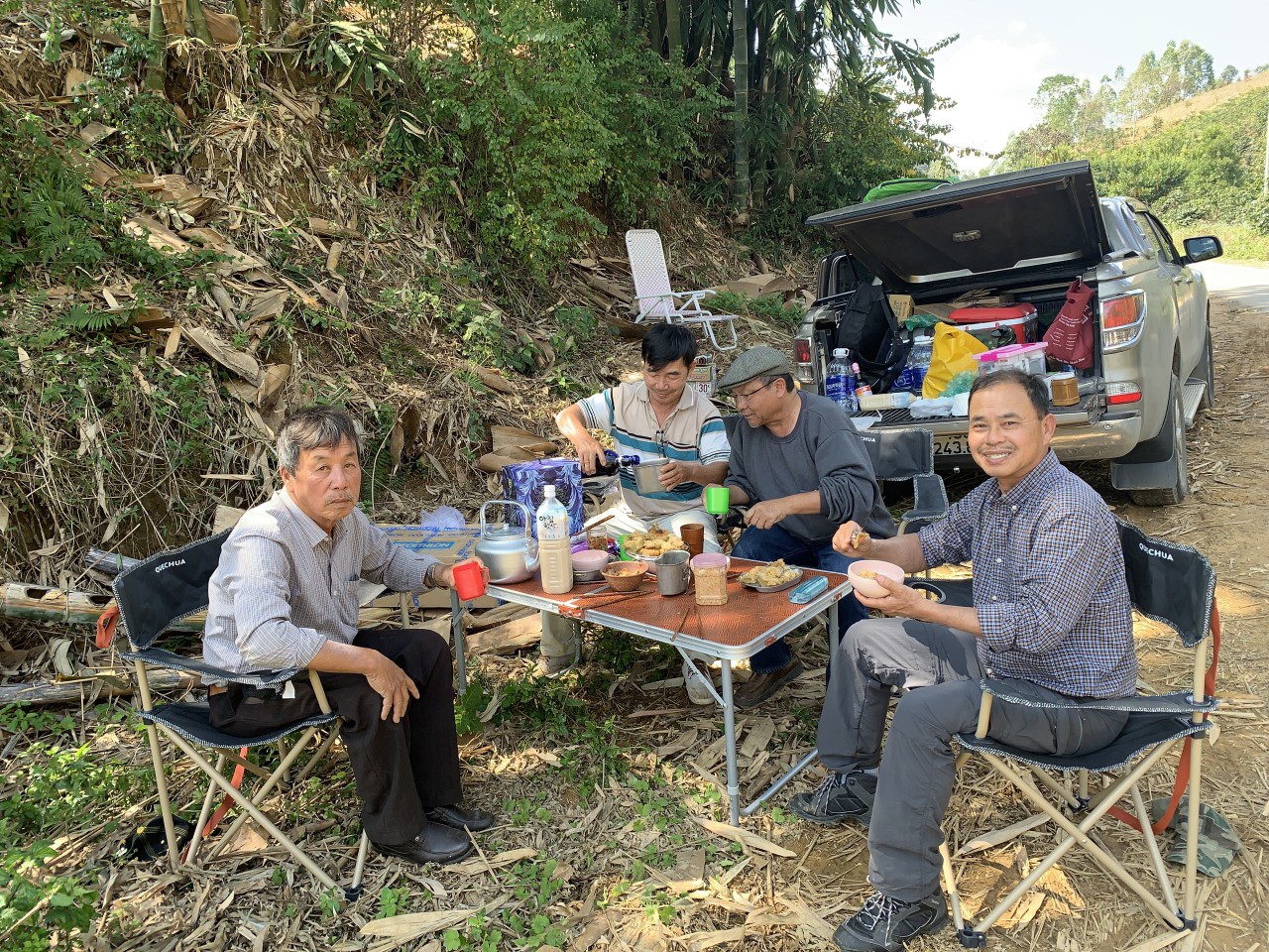 Nhóm bạn thân U70 phượt từ Lâm Đồng ra Tây Bắc, thực hiện lời hứa 50 năm - 4