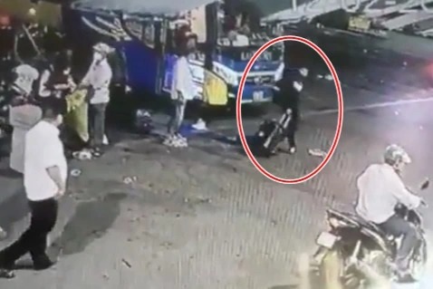 Mẹ nam sinh mất tích bí ẩn kể về cuộc điện thoại trước khi con xuống xe - 2