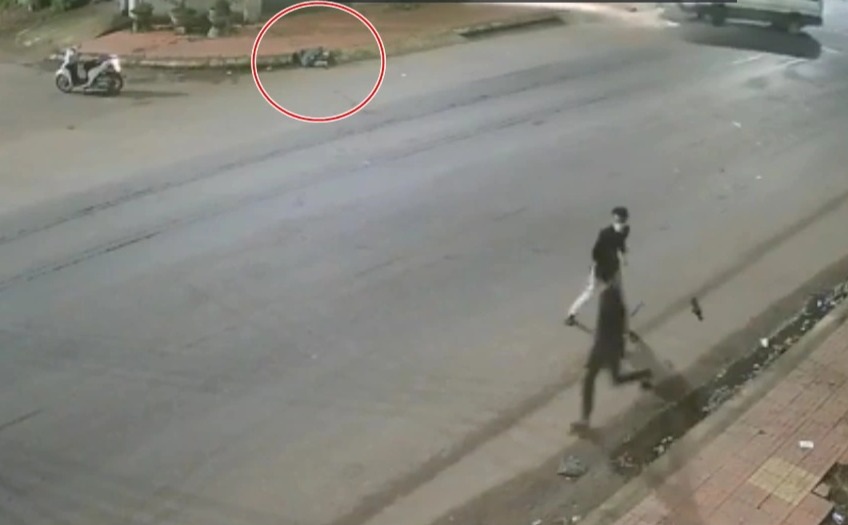 Ô tô 16 chỗ chở cả chục đối tượng cùng hung khí đi hỗn chiến - 2