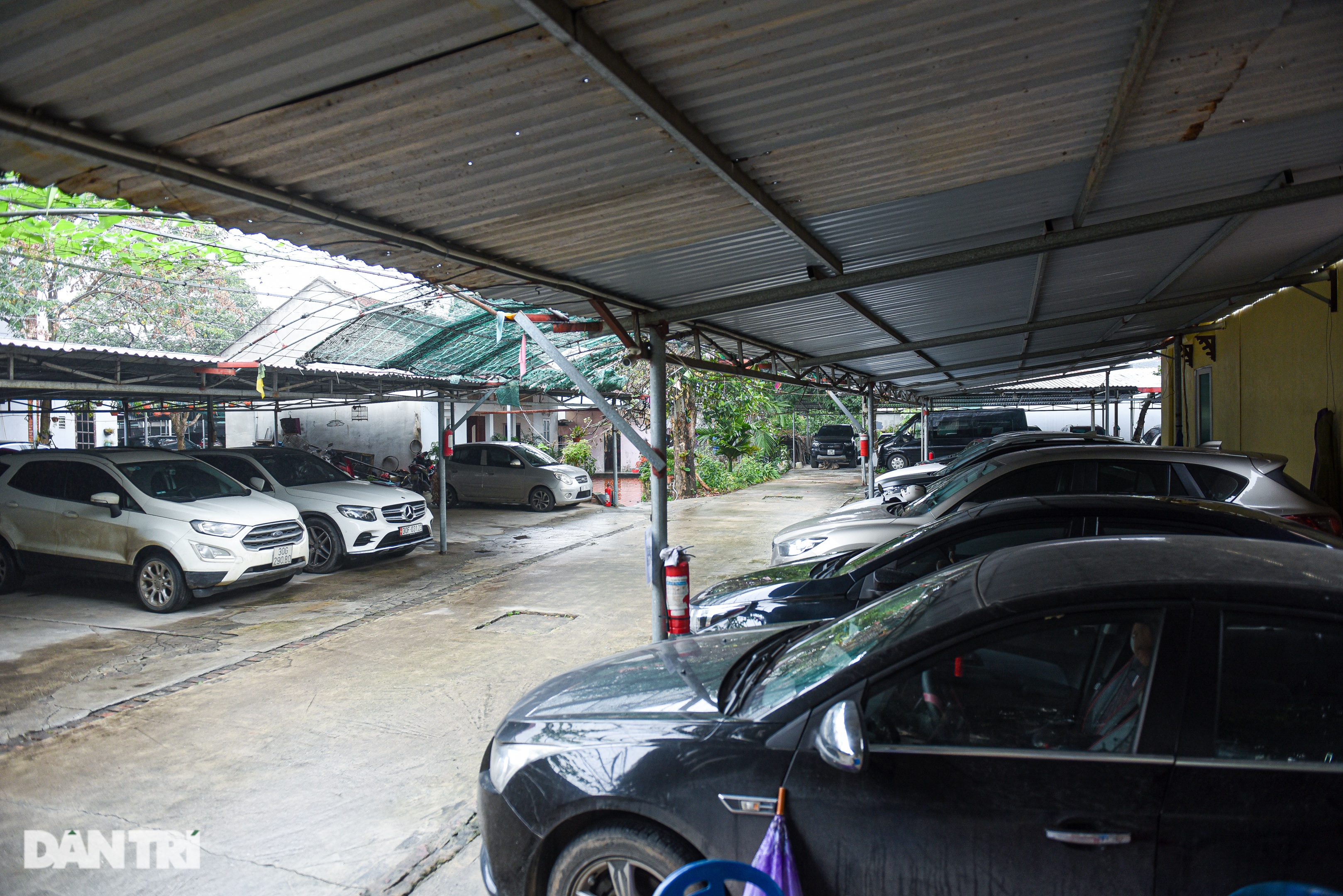 Lạ lùng ngôi làng ở Hà Nội dân đổi đời nhờ trắng đêm canh… ô tô - 2