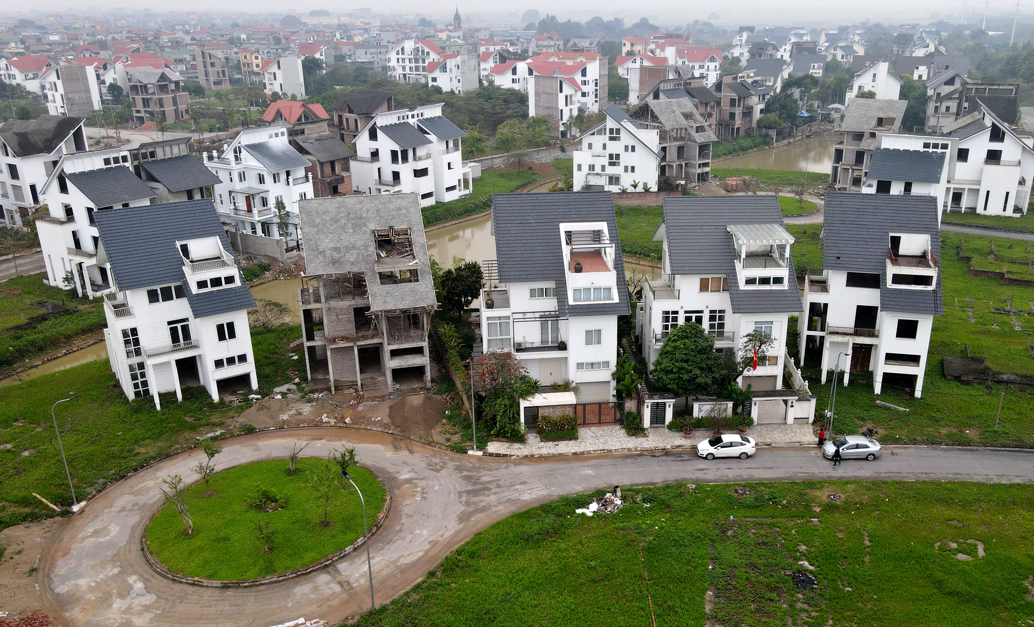 Các tỉnh thành ồ ạt siết, mua bán nhà 2 giá hết cửa sống? - 1