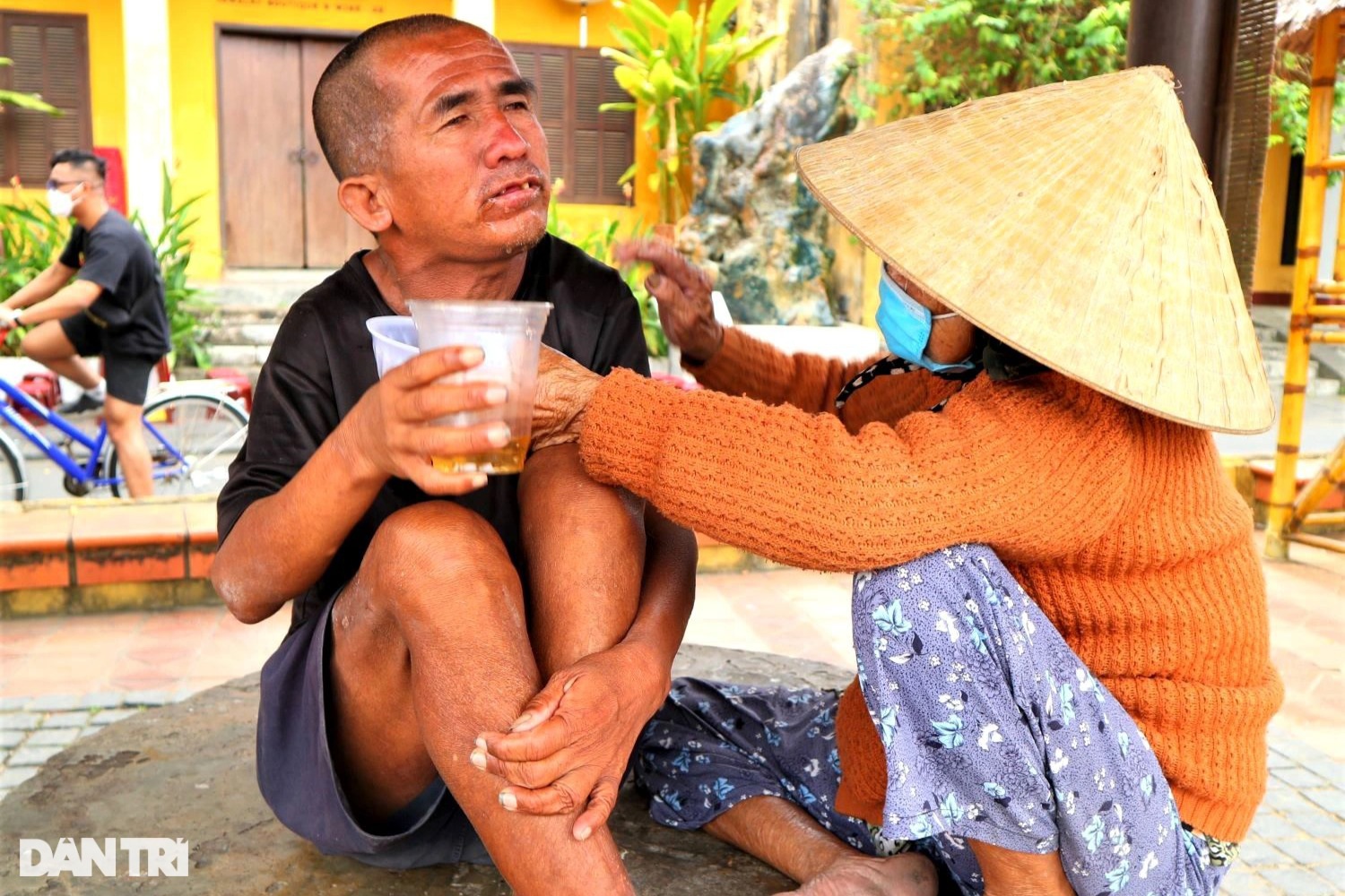 Người mẹ hơn 50 năm gọi Tùng ơi, ăn cơm khắp phố cổ Hội An - 5