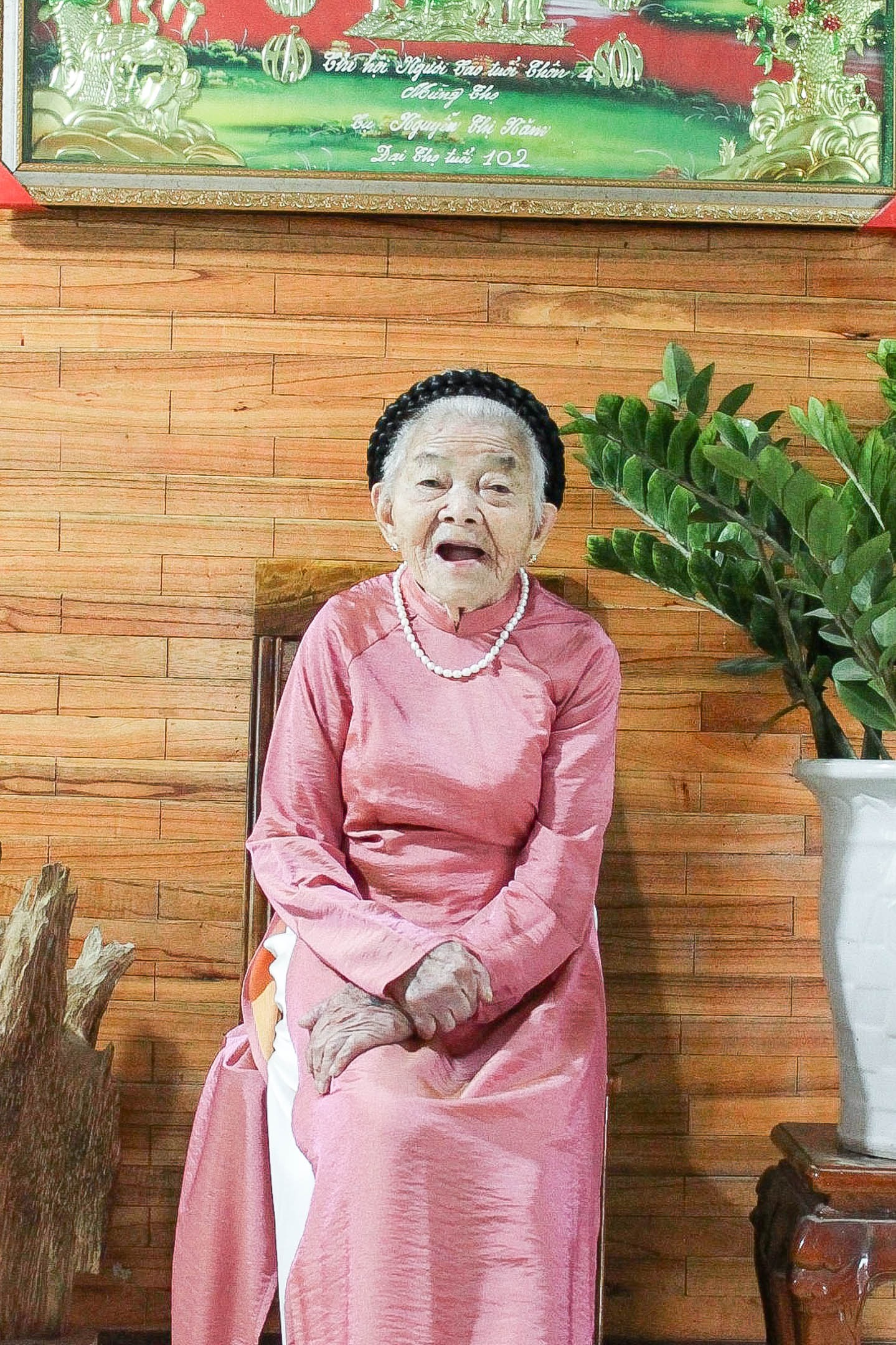 Cụ bà 102 tuổi ở Nghệ An diện áo dài nhận bão like vì quá đẹp - 4