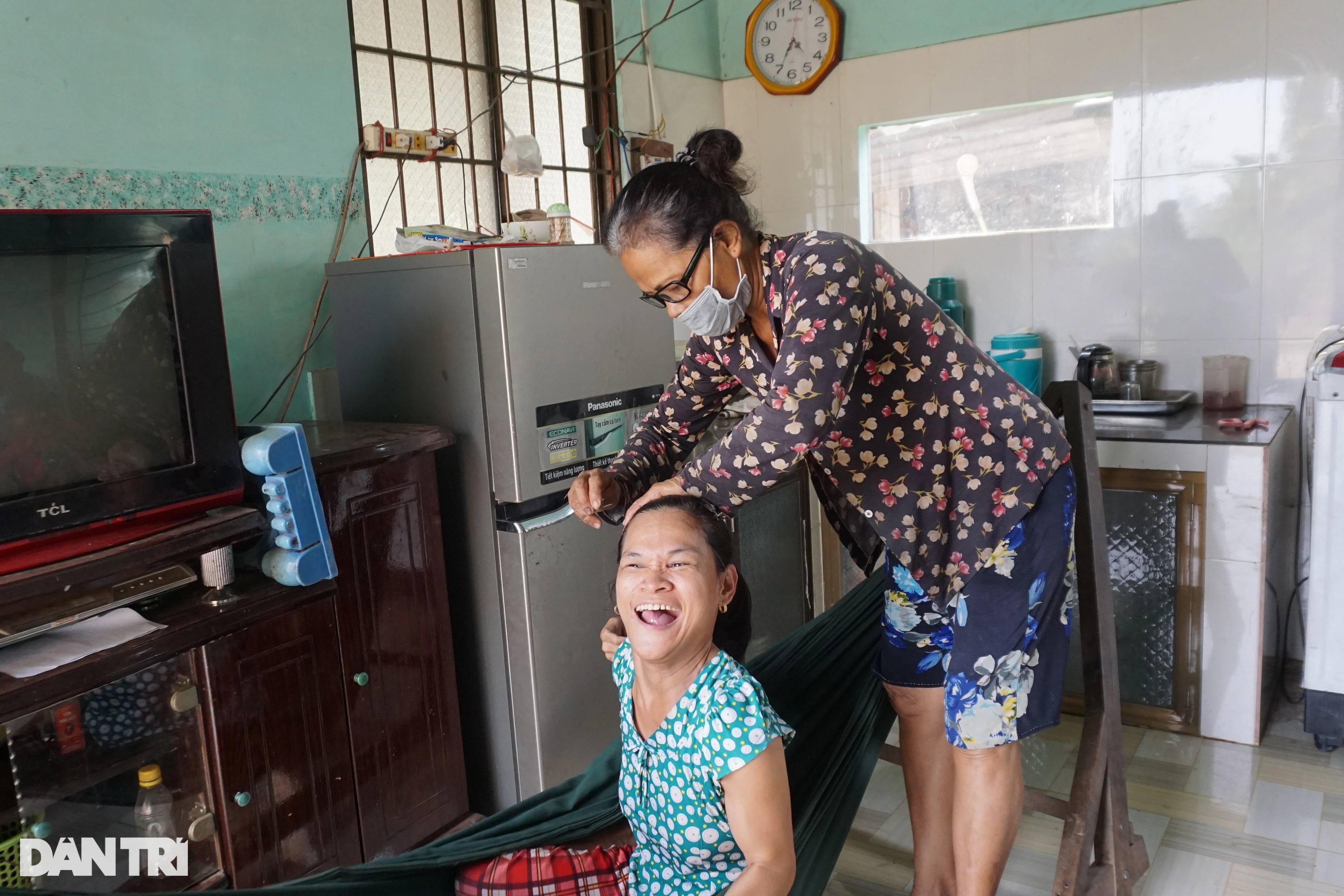 Mẹ kế cả đời nuôi con chồng tật nguyền, chăm cháu ngoài giá thú - 1