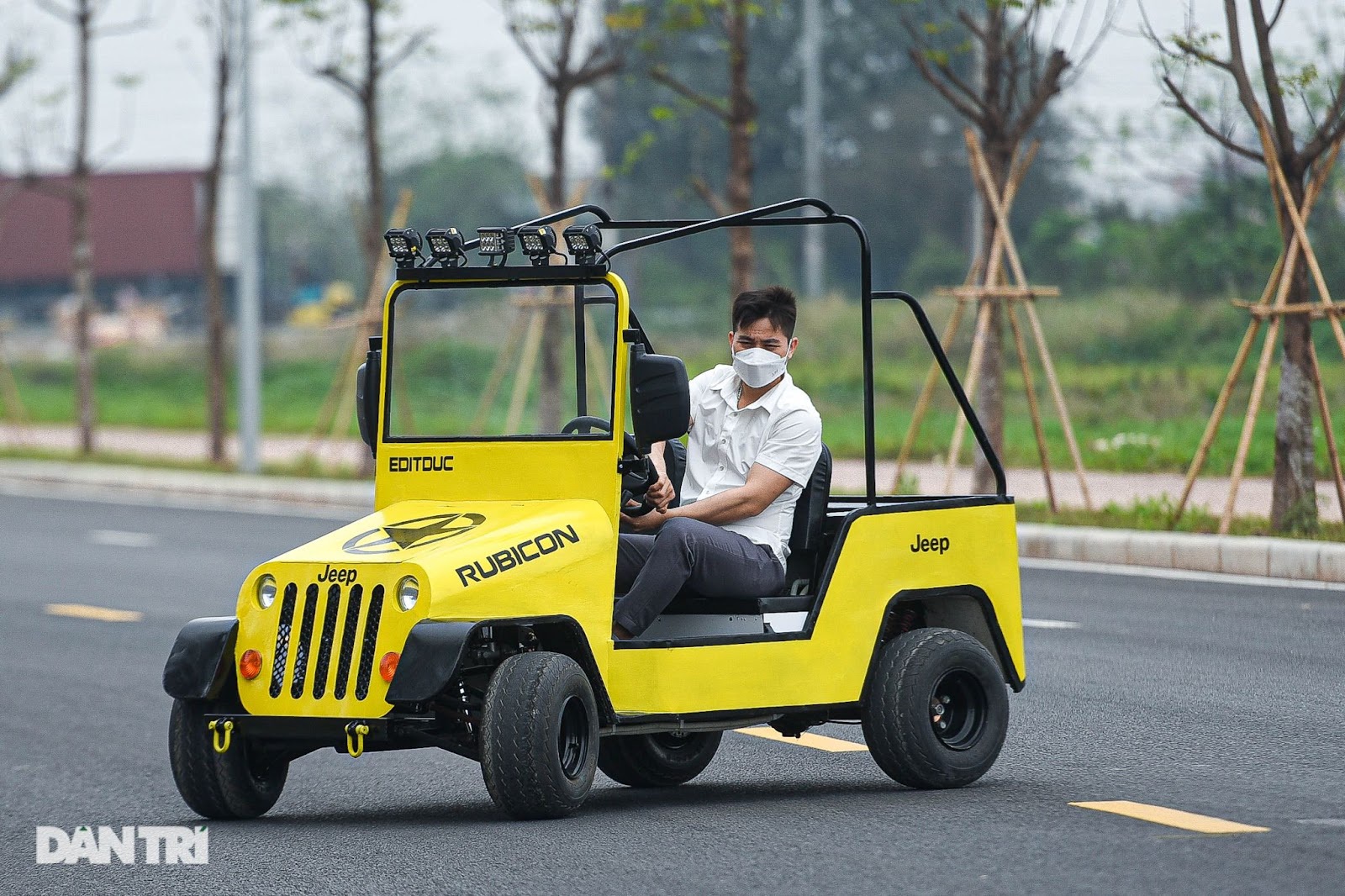 Ông bố 9X ở Hà Nội chi 30 triệu đồng chế tạo ô tô điện chở vợ con - 3