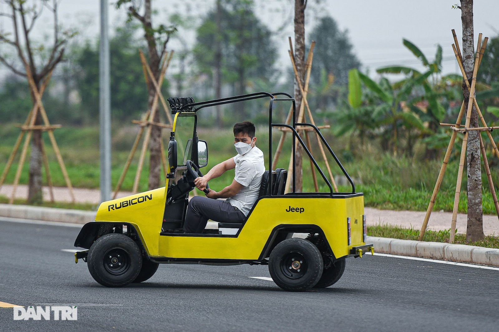 Ông bố 9X ở Hà Nội chi 30 triệu đồng chế tạo ô tô điện chở vợ con - 13