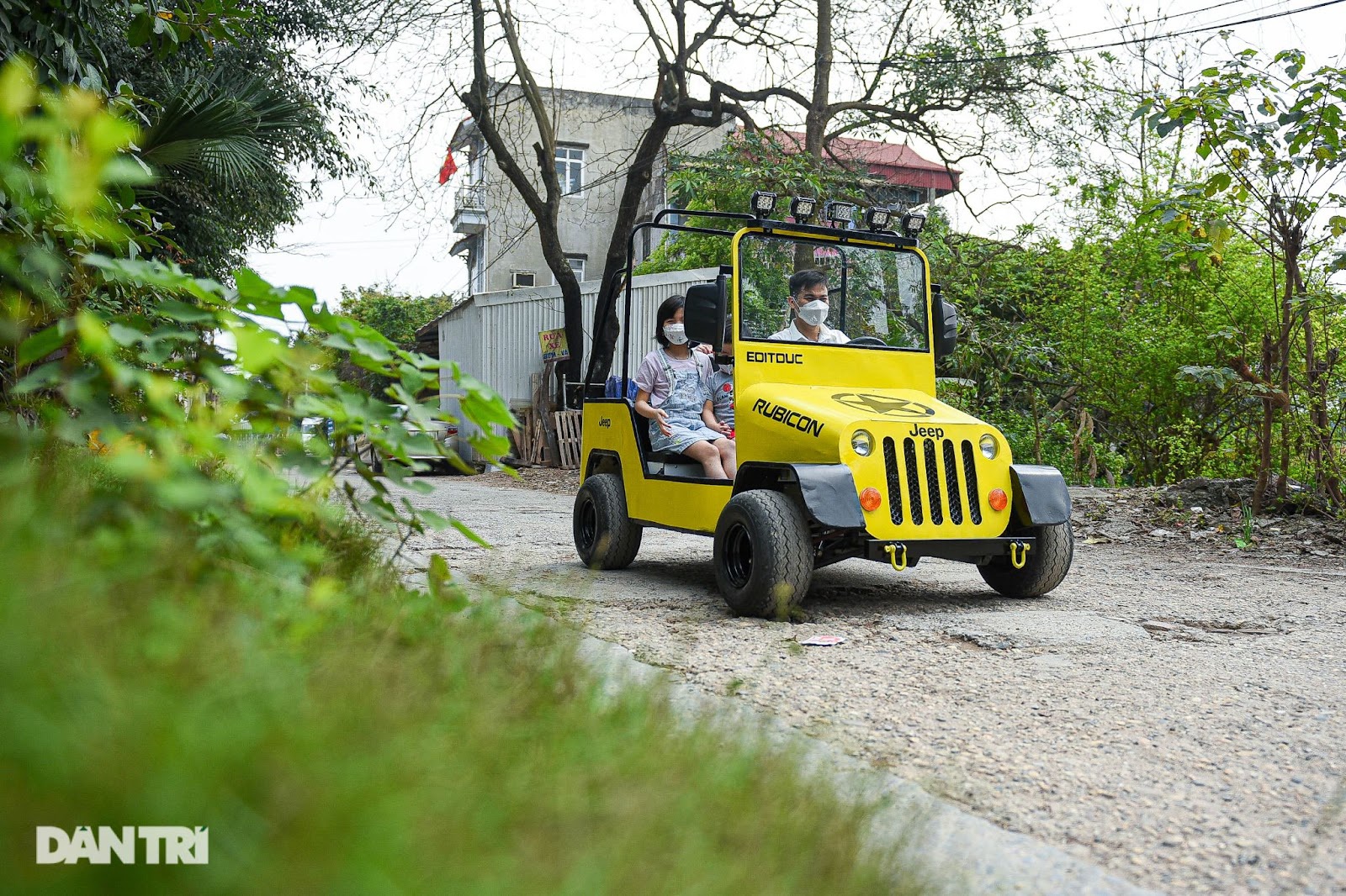 Ông bố 9X ở Hà Nội chi 30 triệu đồng chế tạo ô tô điện chở vợ con - 14