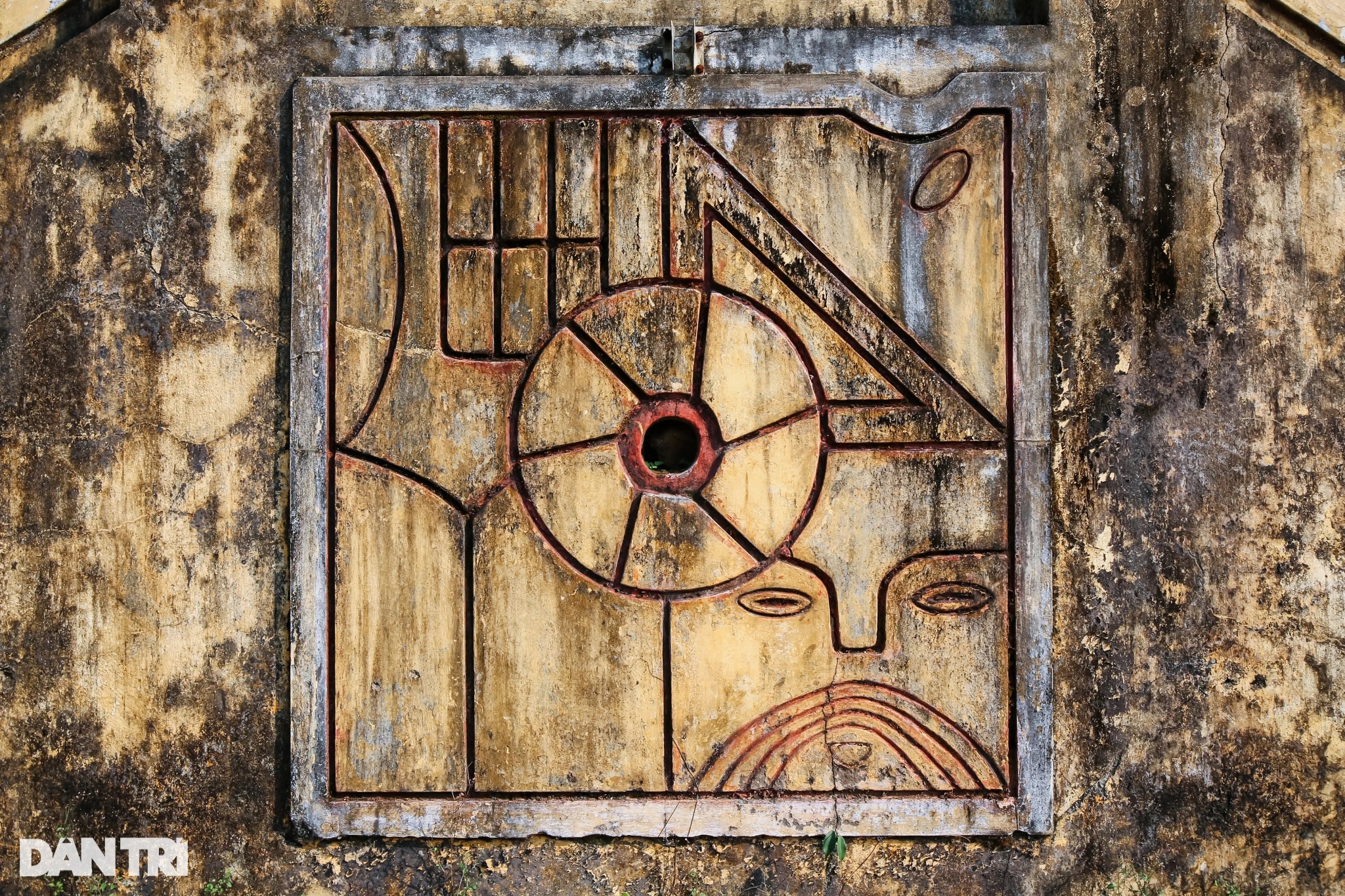 Cận cảnh biệt thự Pháp cổ 100 năm tuổi sắp được thần đèn di dời - 6