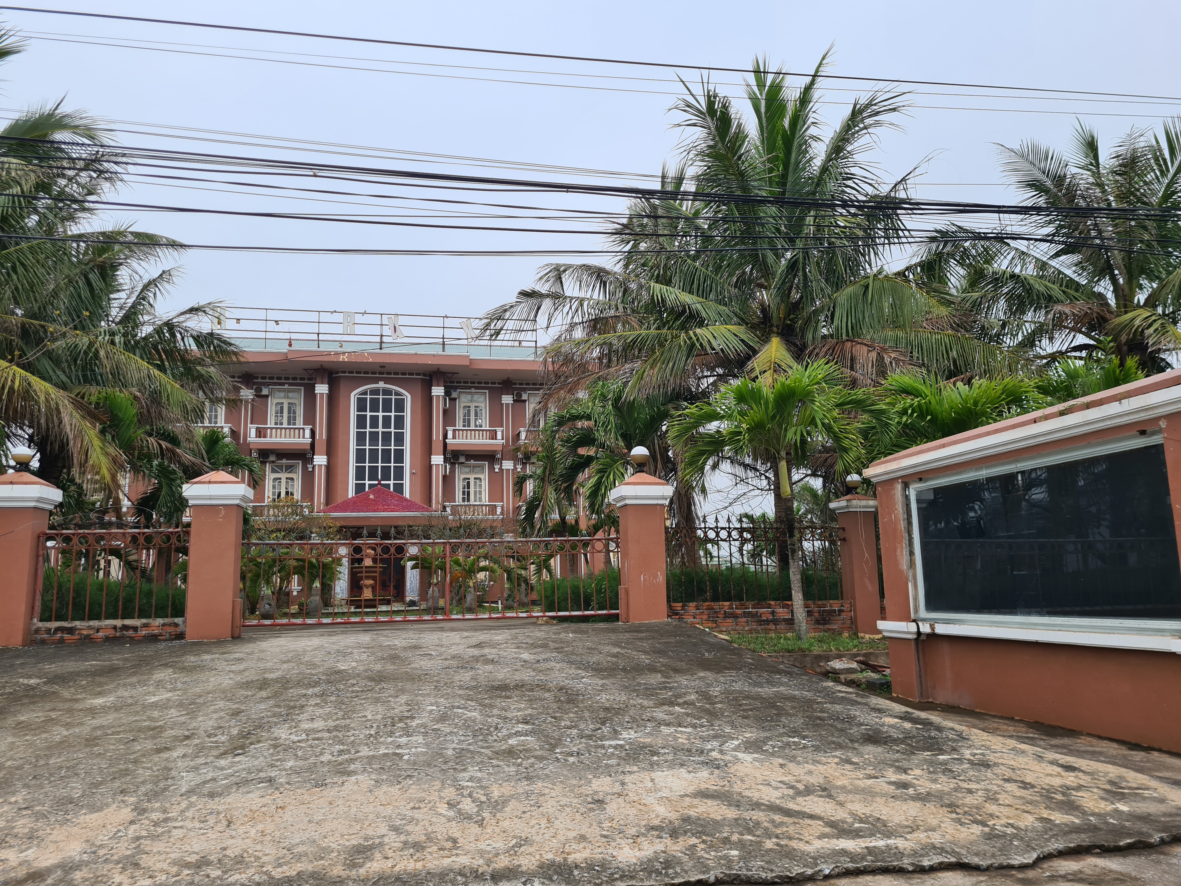 Khách sạn ở thiên đường du lịch biển Quất Lâm: Nơi bỏ hoang, chỗ bán tháo - 16