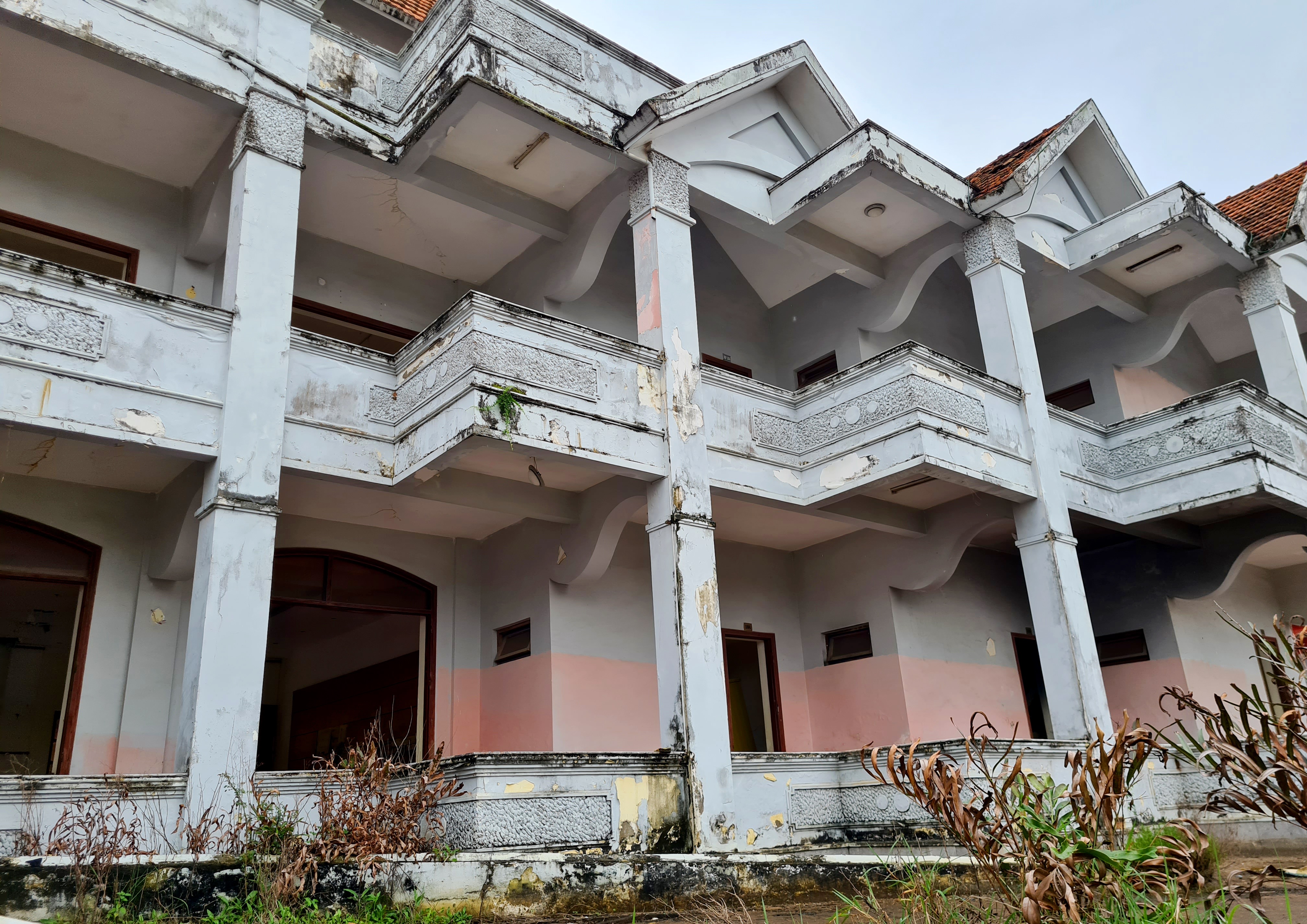 Khách sạn ở thiên đường du lịch biển Quất Lâm: Nơi bỏ hoang, chỗ bán tháo - 5