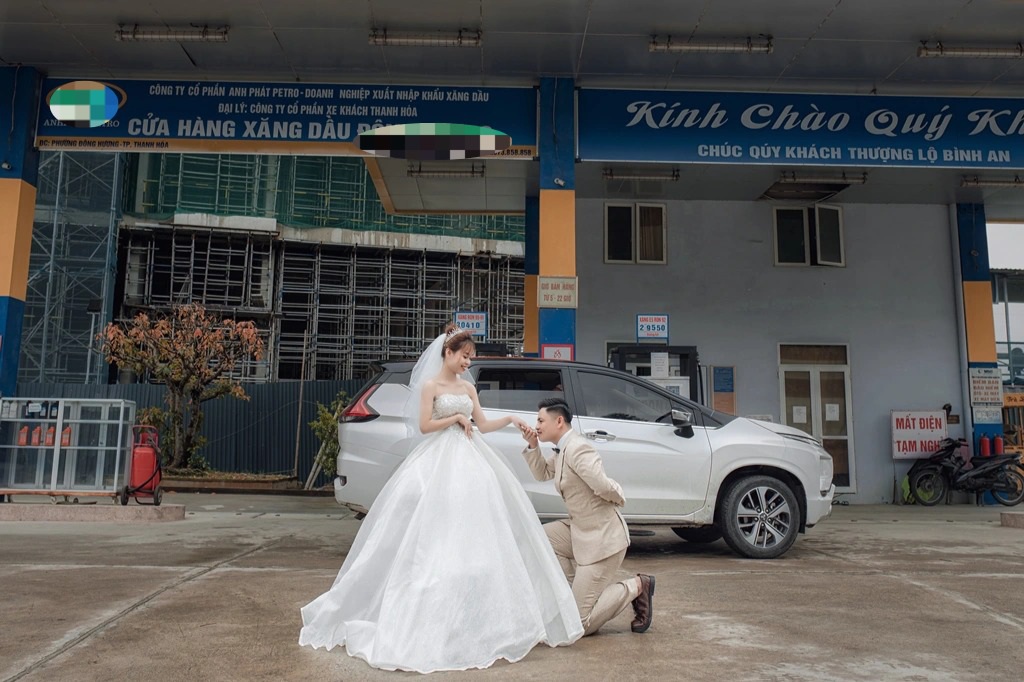 The couple caused a storm with their wedding photos in the most luxurious place today - 4