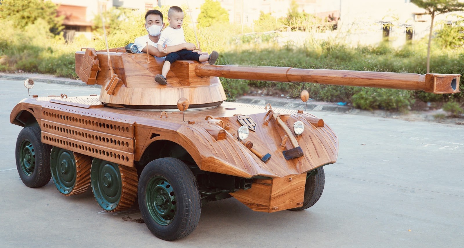 The father in Bac Ninh spent 200 million dong turning an old car into a unique tank - 4