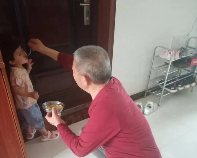 Rare: A Chinese couple set a birth record at the age of nearly 70 - 1