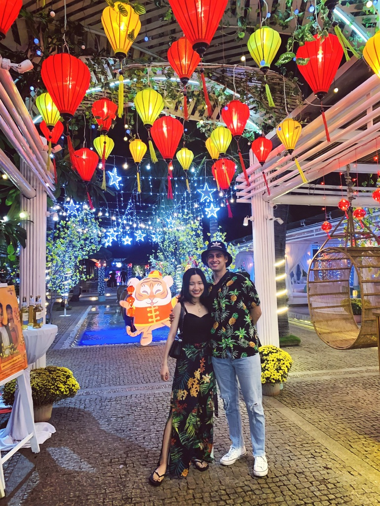 Chàng trai Nam Phi tay trắng, nhịn ăn để tán cô gái Việt - 3