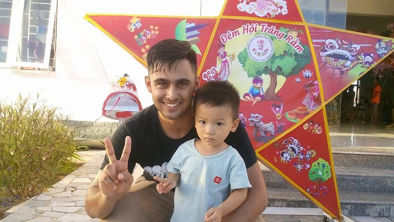 Chàng trai Nam Phi tay trắng, nhịn ăn để tán cô gái Việt - 5