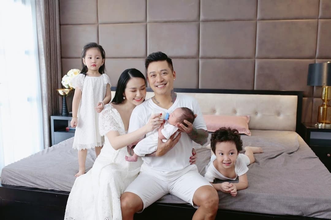 Chiều vợ như Tuấn Hưng: Tặng biệt thự 50 tỷ đồng, gọi yêu là Chủ tịch - 5 Chiều vợ như Tuấn Hưng: Tặng biệt thự 50 tỷ đồng, gọi yêu là Chủ tịch - 5