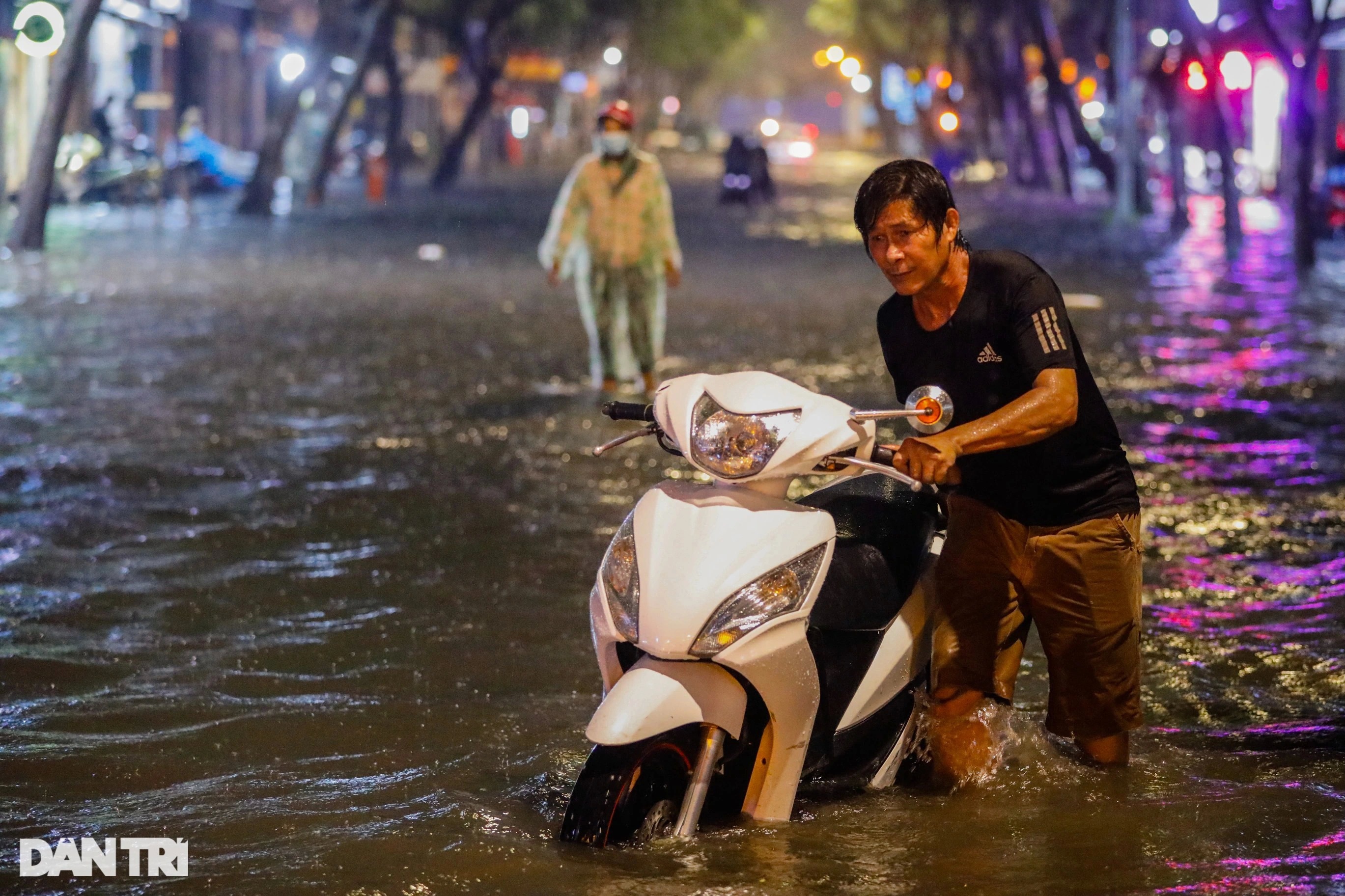 Mùa mưa ở TPHCM đến sớm hơn trung bình nhiều năm - 1